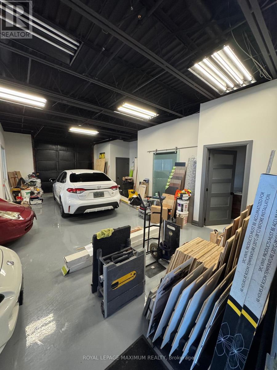 












15 - 67 RODINEA ROAD

,
Vaughan,




Ontario
L6A1R3

