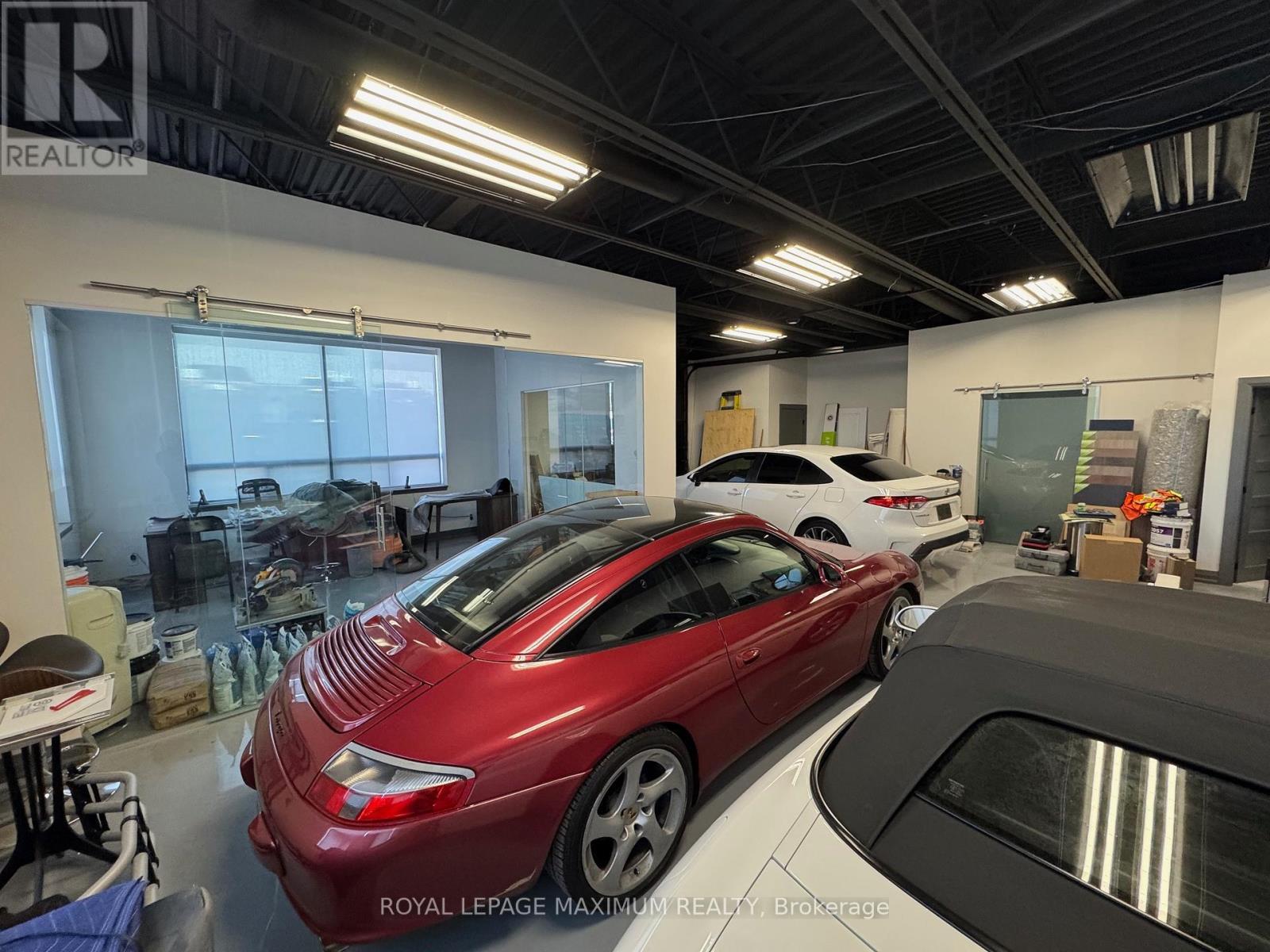 












15 - 67 RODINEA ROAD

,
Vaughan,




Ontario
L6A1R3

