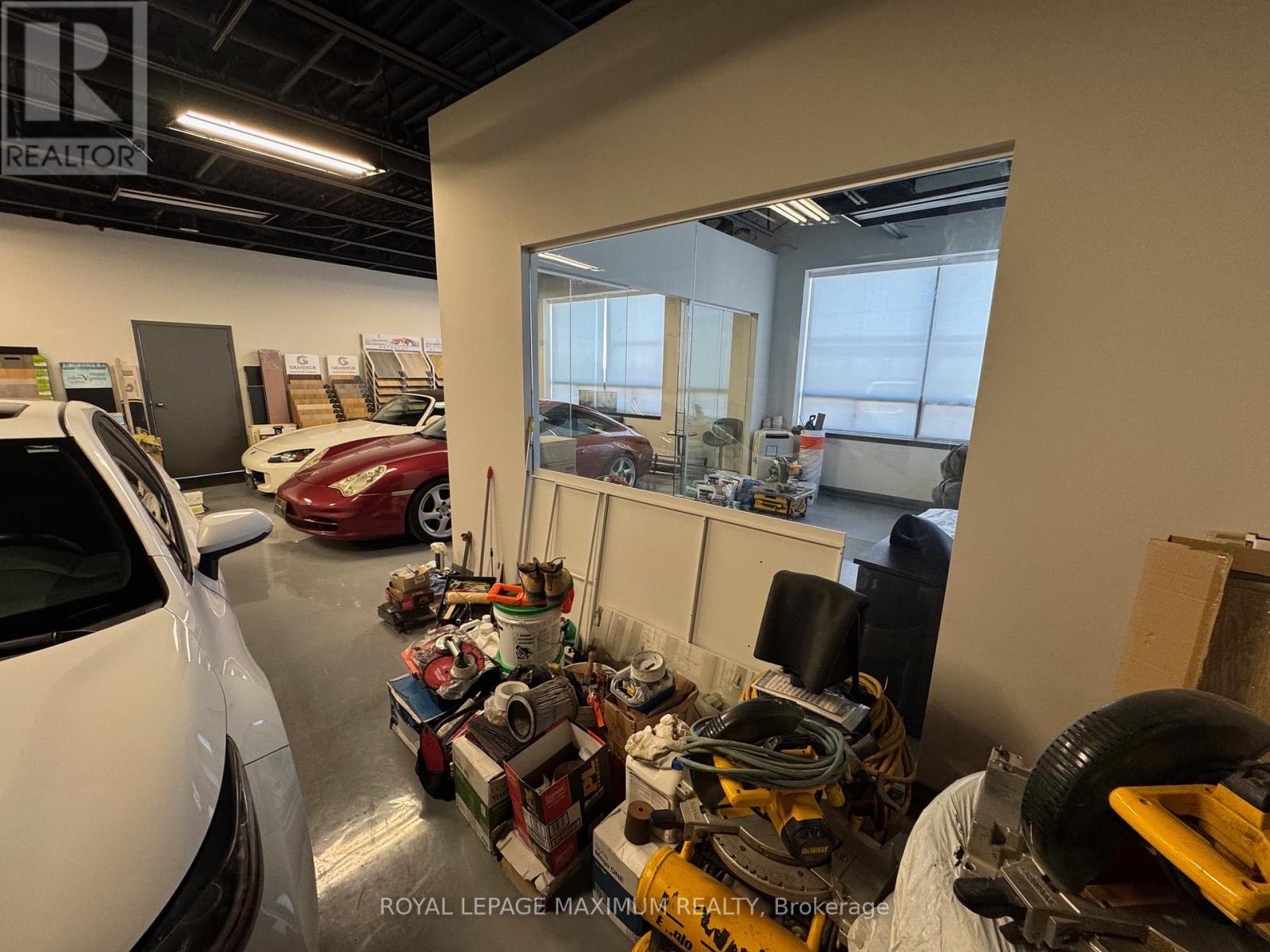 












15 - 67 RODINEA ROAD

,
Vaughan,




Ontario
L6A1R3

