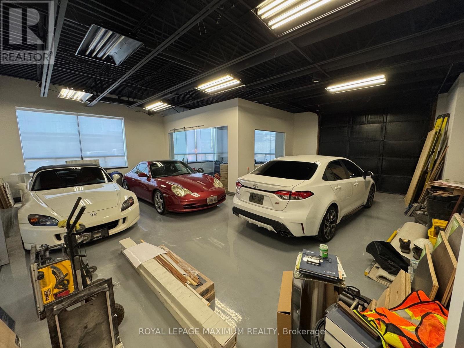 












15 - 67 RODINEA ROAD

,
Vaughan,




Ontario
L6A1R3

