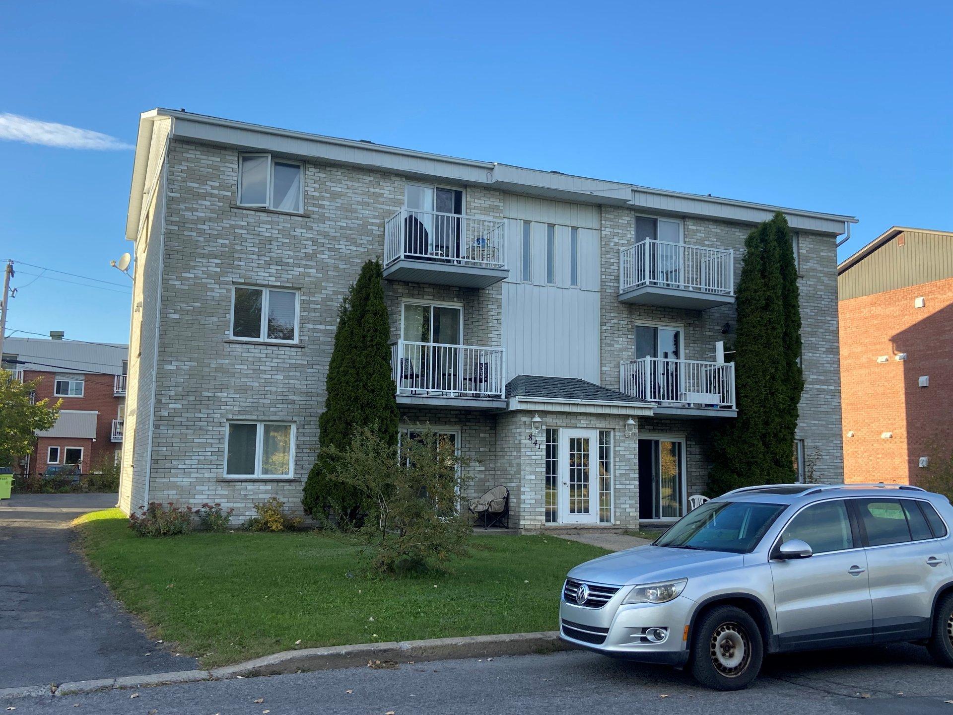 









841


Rue Harolde-Savoy

,
Saint-Jean-sur-Richelieu,




QC
J2X5E4

