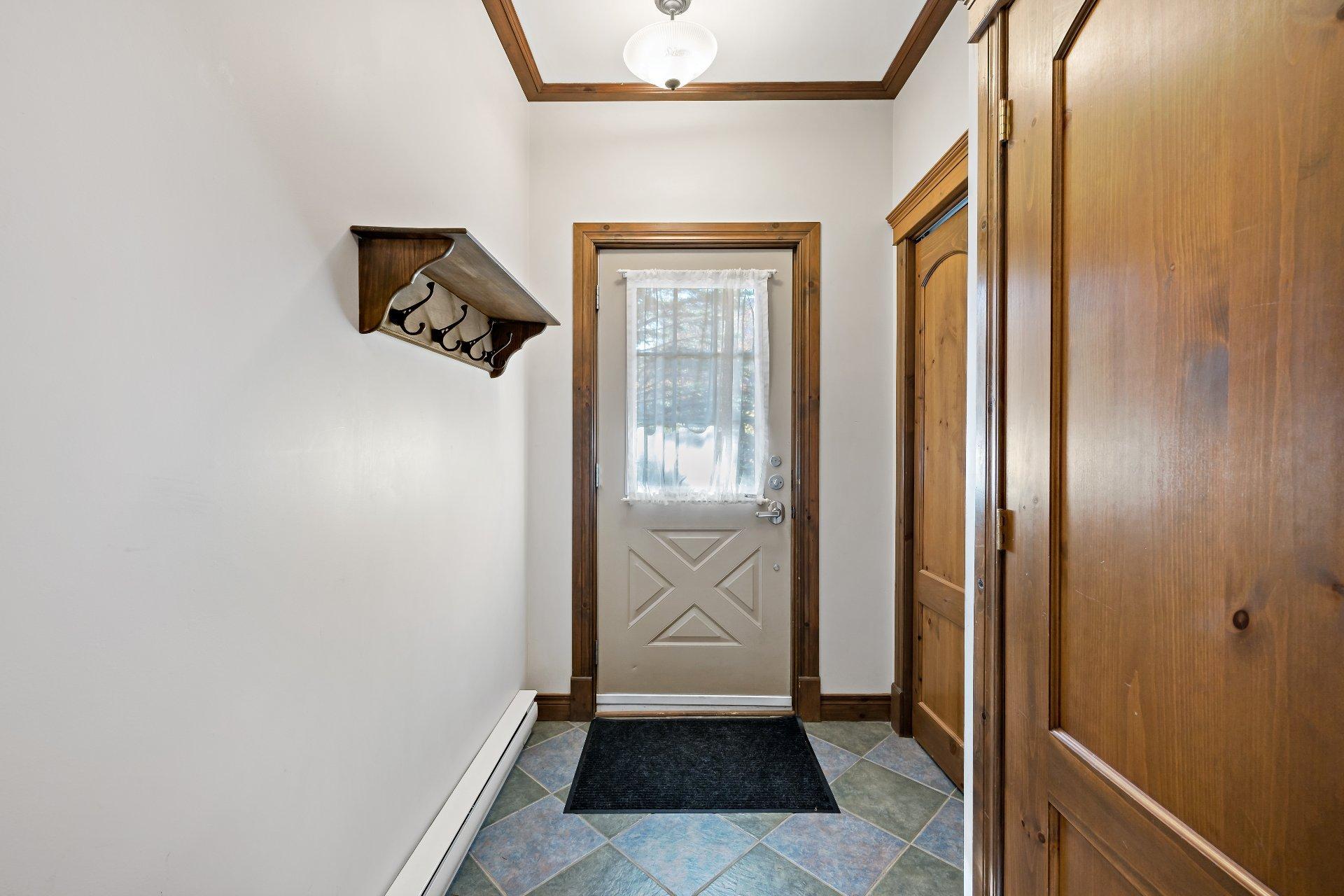 









122


Ch. des Quatre-Sommets

, 4,
Mont-Tremblant,




QC
J8E1C4

