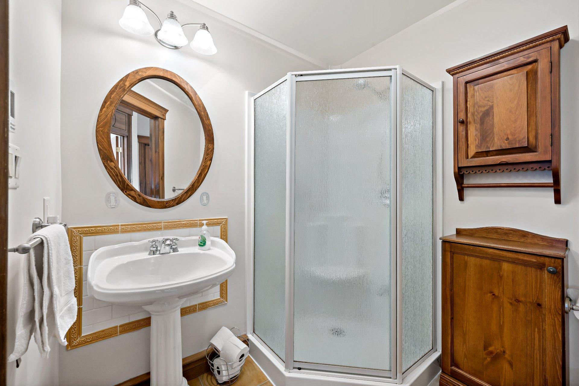 









122


Ch. des Quatre-Sommets

, 4,
Mont-Tremblant,




QC
J8E1C4

