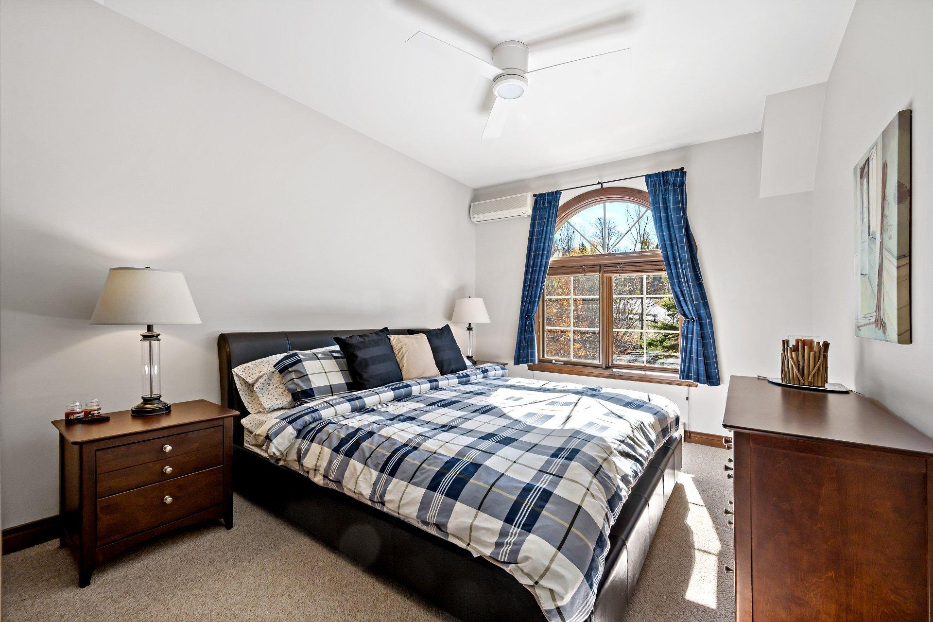 









122


Ch. des Quatre-Sommets

, 4,
Mont-Tremblant,




QC
J8E1C4

