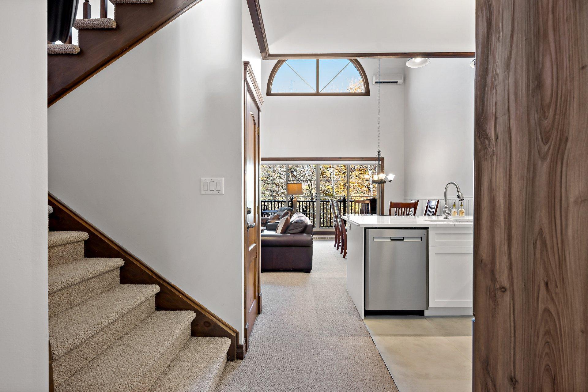 









122


Ch. des Quatre-Sommets

, 4,
Mont-Tremblant,




QC
J8E1C4

