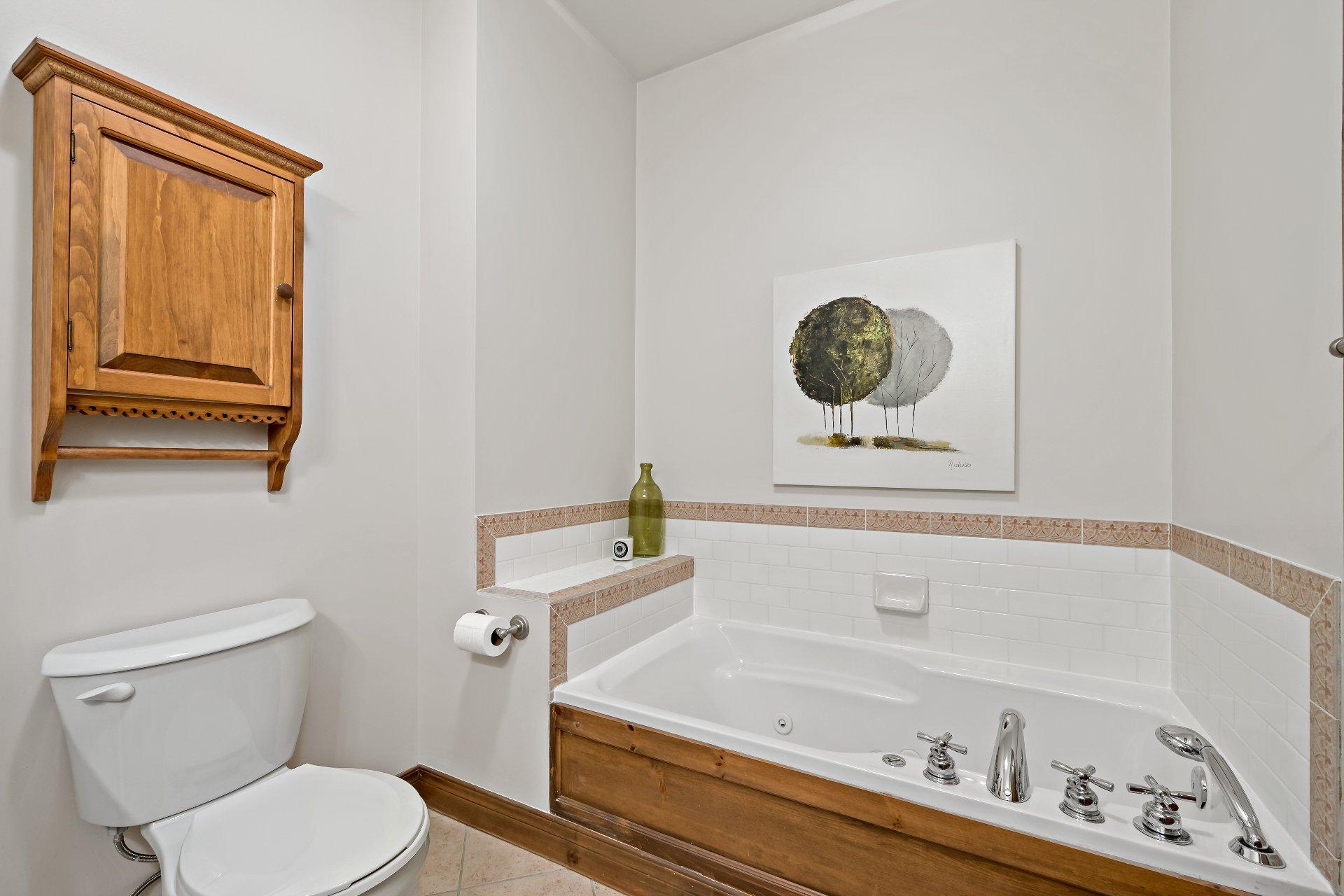 









122


Ch. des Quatre-Sommets

, 4,
Mont-Tremblant,




QC
J8E1C4

