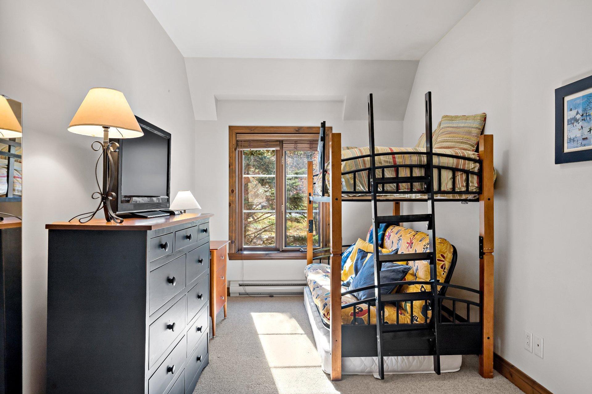 









122


Ch. des Quatre-Sommets

, 4,
Mont-Tremblant,




QC
J8E1C4

