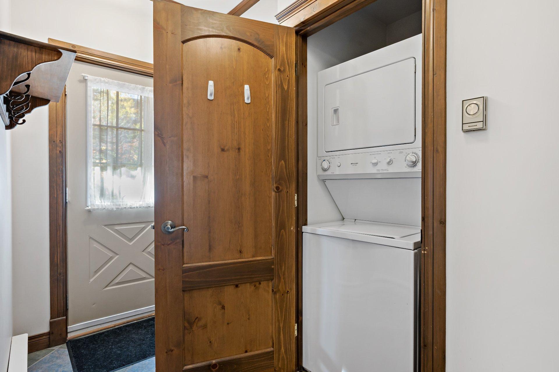 









122


Ch. des Quatre-Sommets

, 4,
Mont-Tremblant,




QC
J8E1C4

