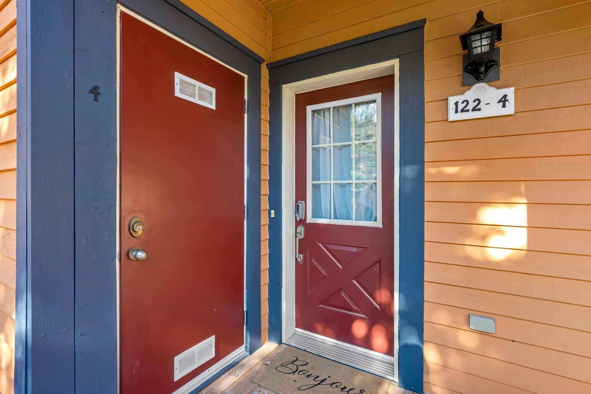 









122


Ch. des Quatre-Sommets

, 4,
Mont-Tremblant,




QC
J8E1C4

