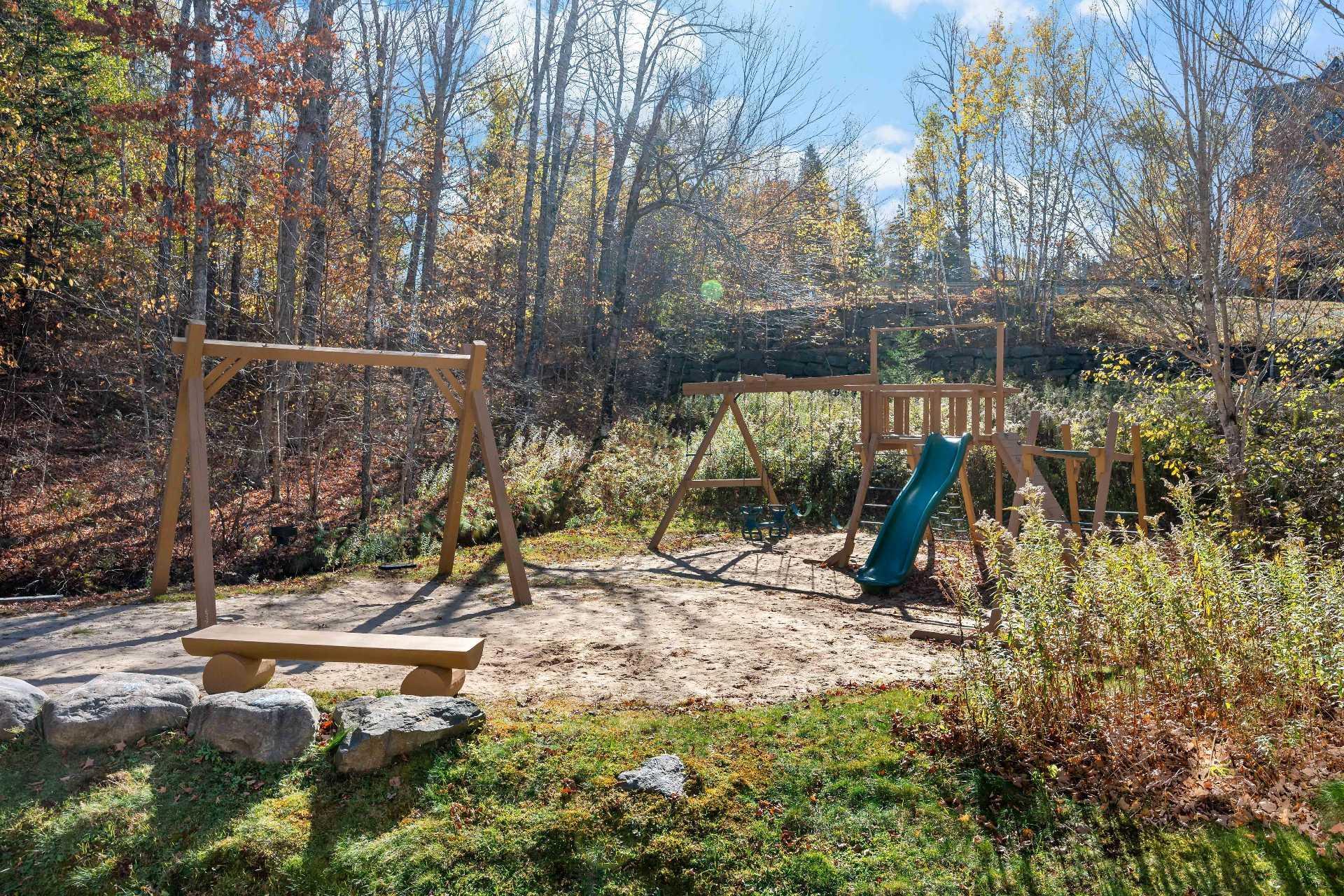 









122


Ch. des Quatre-Sommets

, 4,
Mont-Tremblant,




QC
J8E1C4

