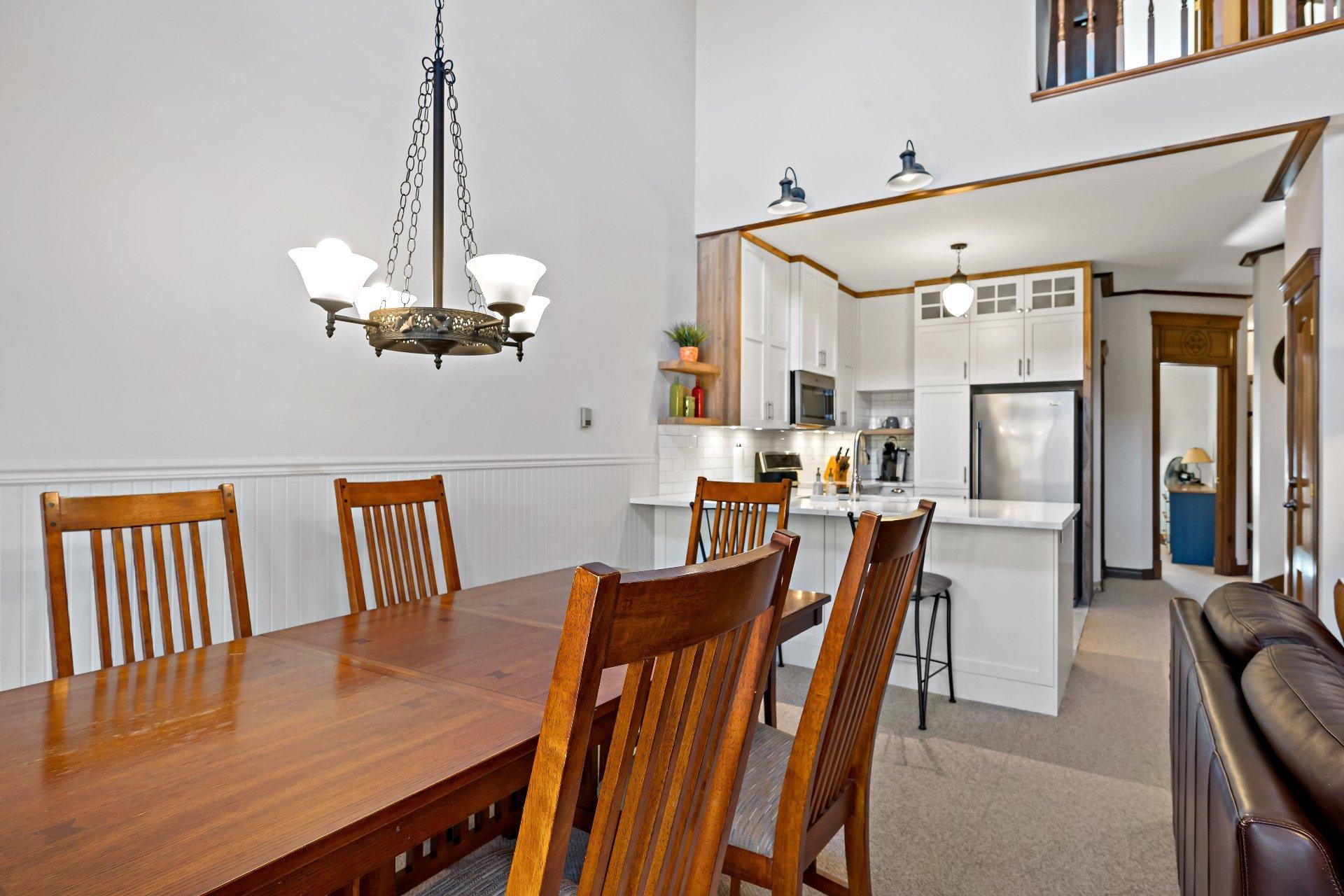 









122


Ch. des Quatre-Sommets

, 4,
Mont-Tremblant,




QC
J8E1C4

