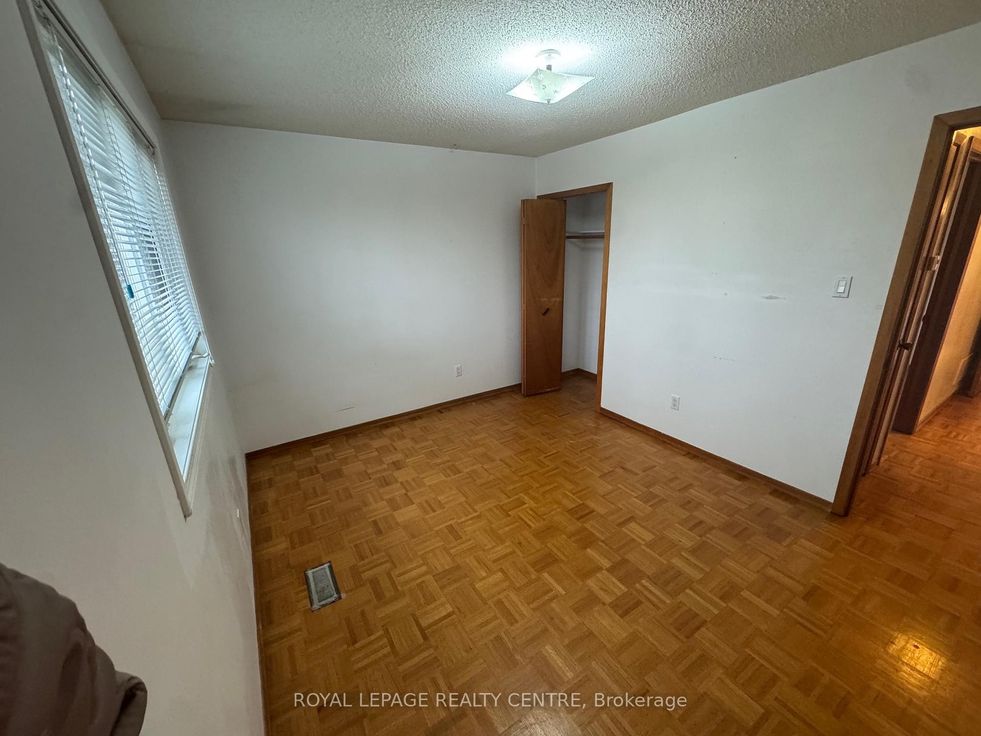 









2409


Culver

Way, Main,
Mississauga,




ON
L5B 2P8

