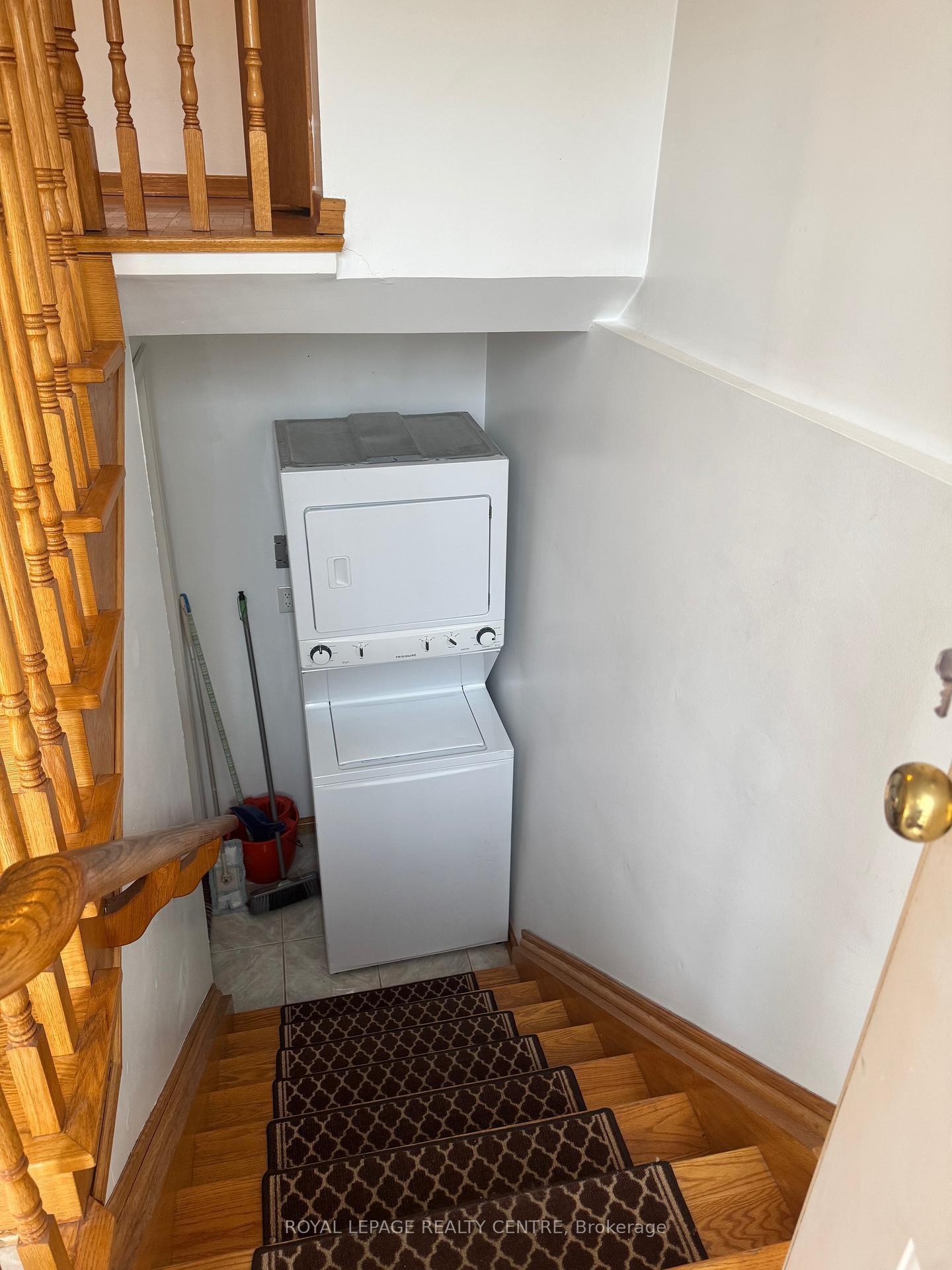 









2409


Culver

Way, Main,
Mississauga,




ON
L5B 2P8

