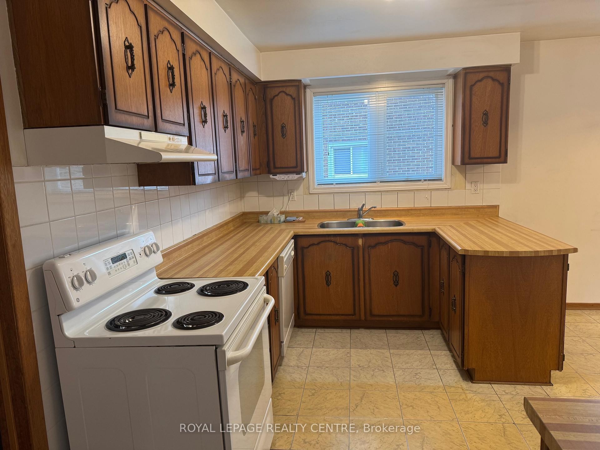 









2409


Culver

Way, Main,
Mississauga,




ON
L5B 2P8

