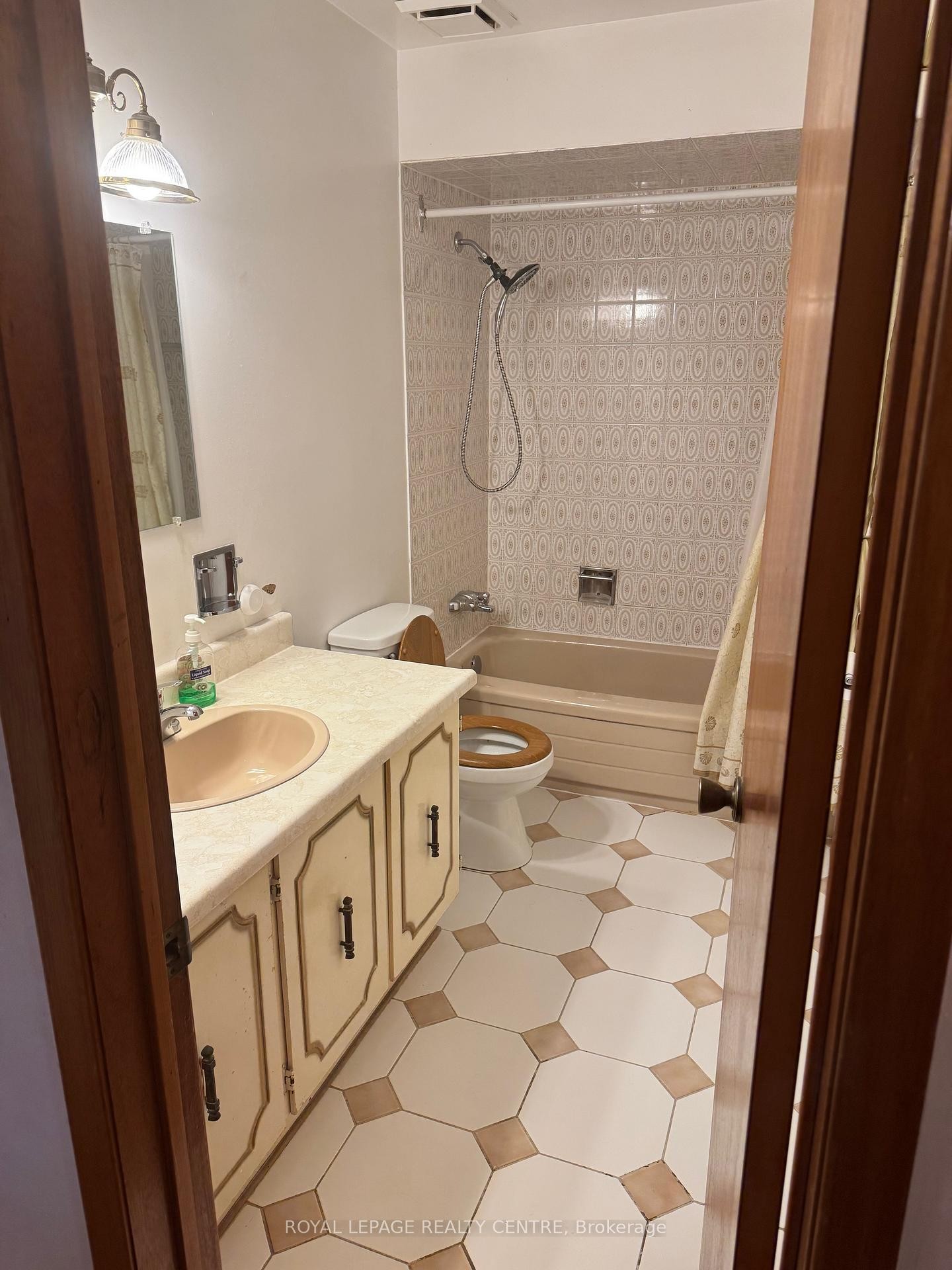 









2409


Culver

Way, Main,
Mississauga,




ON
L5B 2P8

