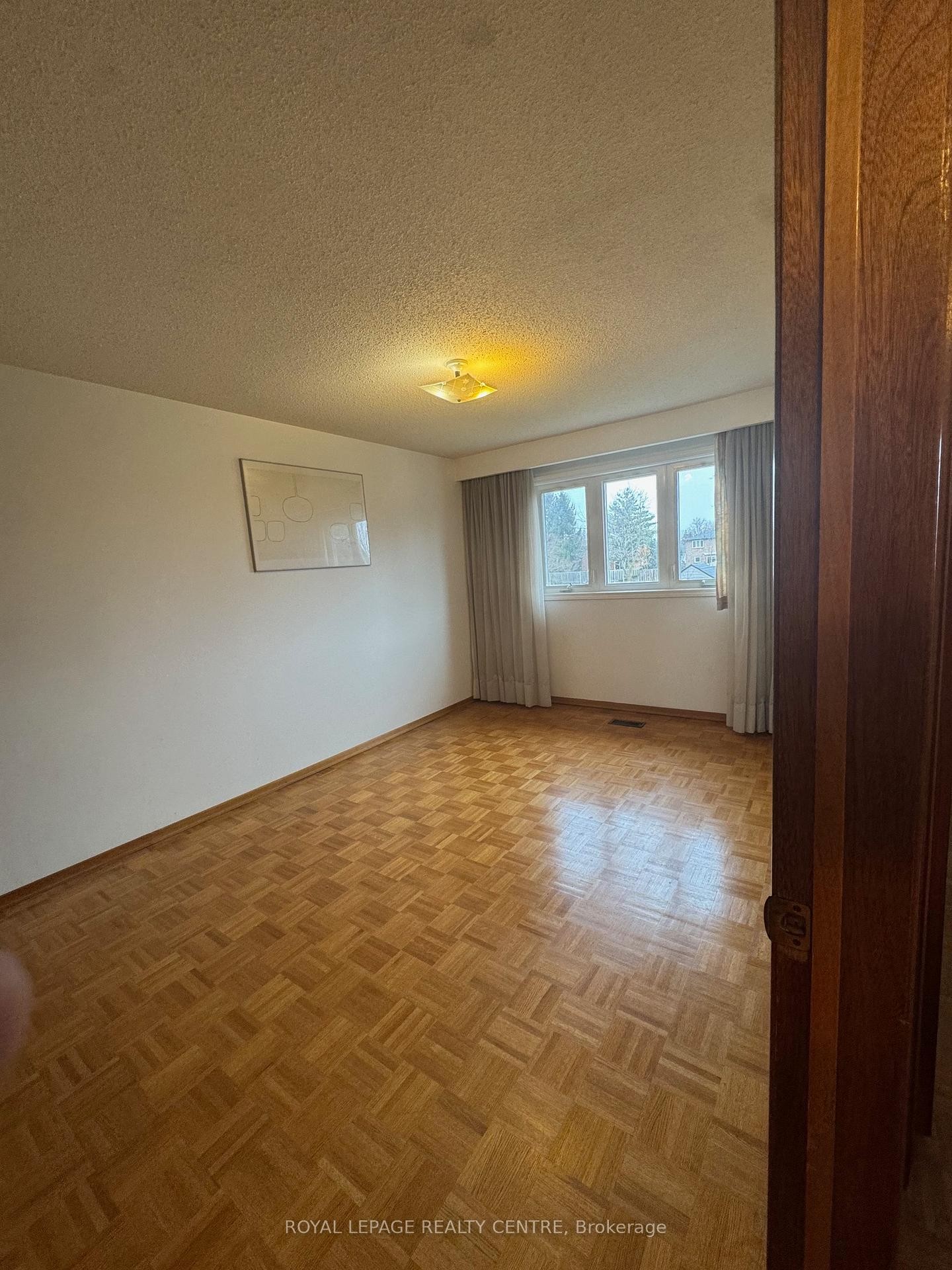 









2409


Culver

Way, Main,
Mississauga,




ON
L5B 2P8

