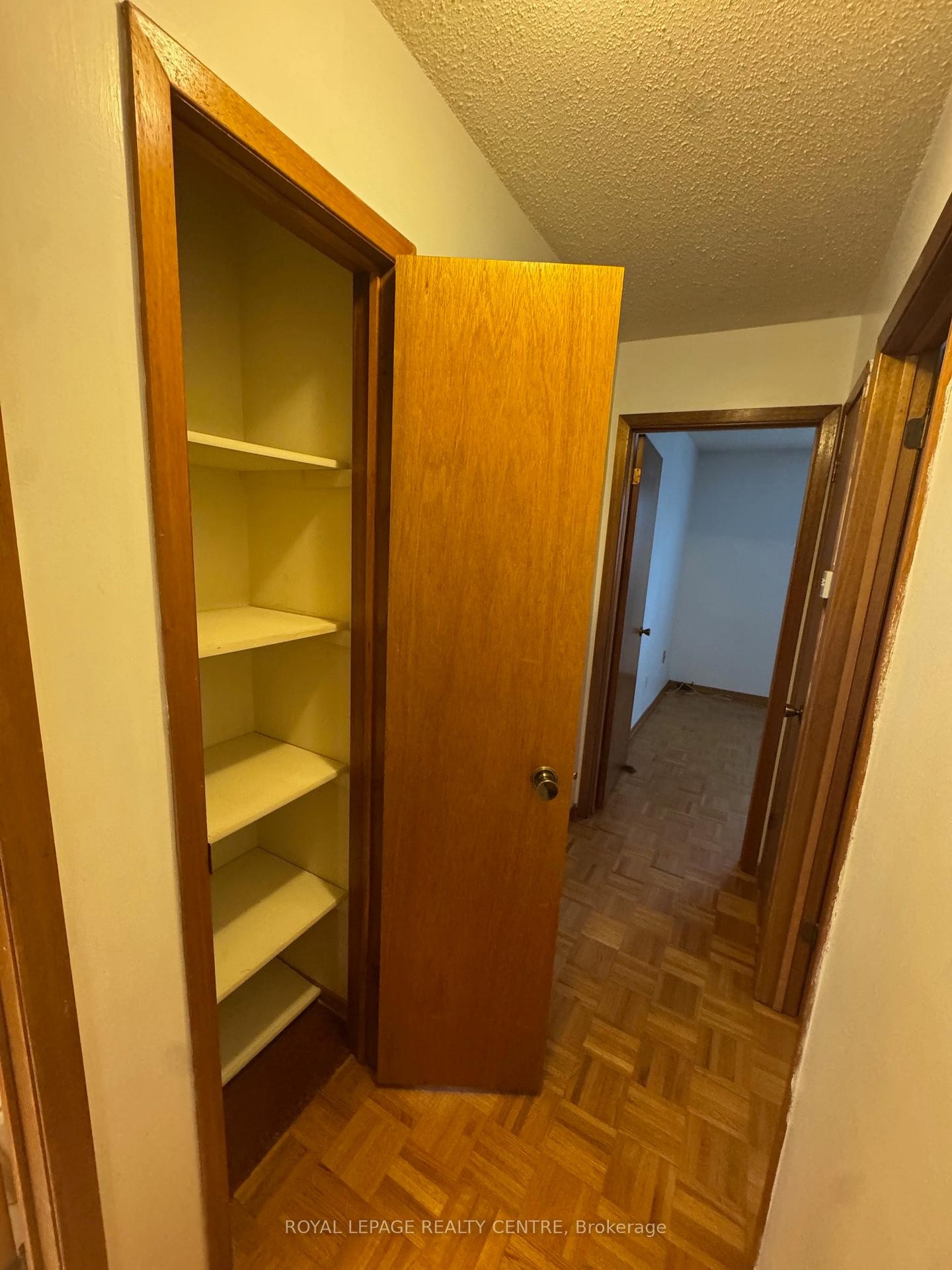 









2409


Culver

Way, Main,
Mississauga,




ON
L5B 2P8

