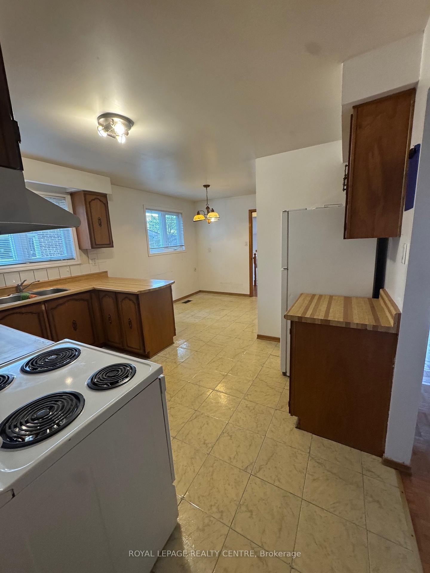 









2409


Culver

Way, Main,
Mississauga,




ON
L5B 2P8

