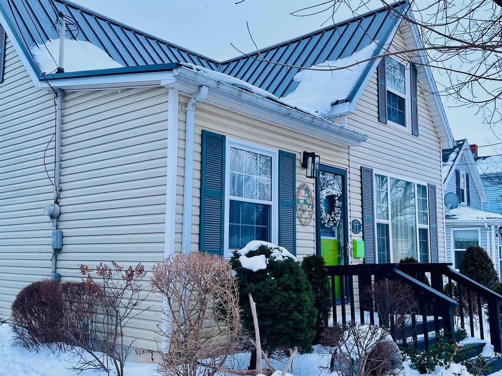 












77 Russell Street

,
Summerside,




PE
C1N 5H7

