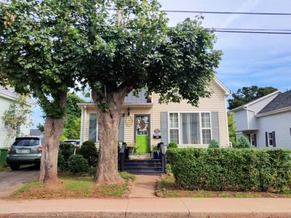 












77 Russell Street

,
Summerside,




PE
C1N 5H7

