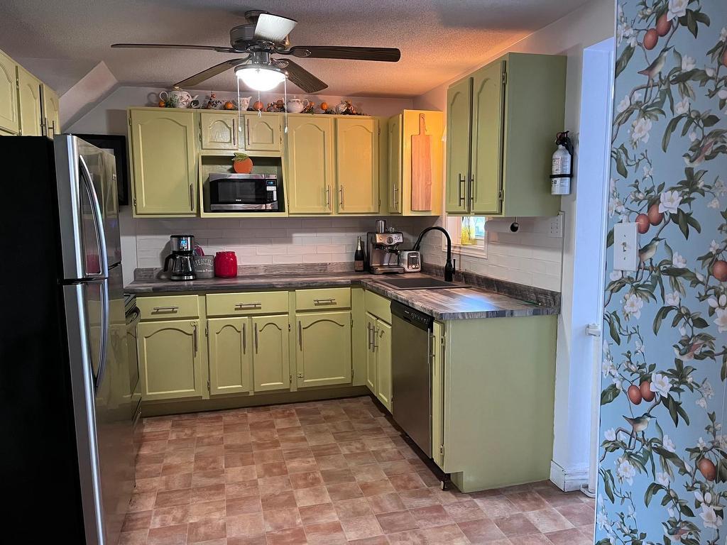 












77 Russell Street

,
Summerside,




PE
C1N 5H7

