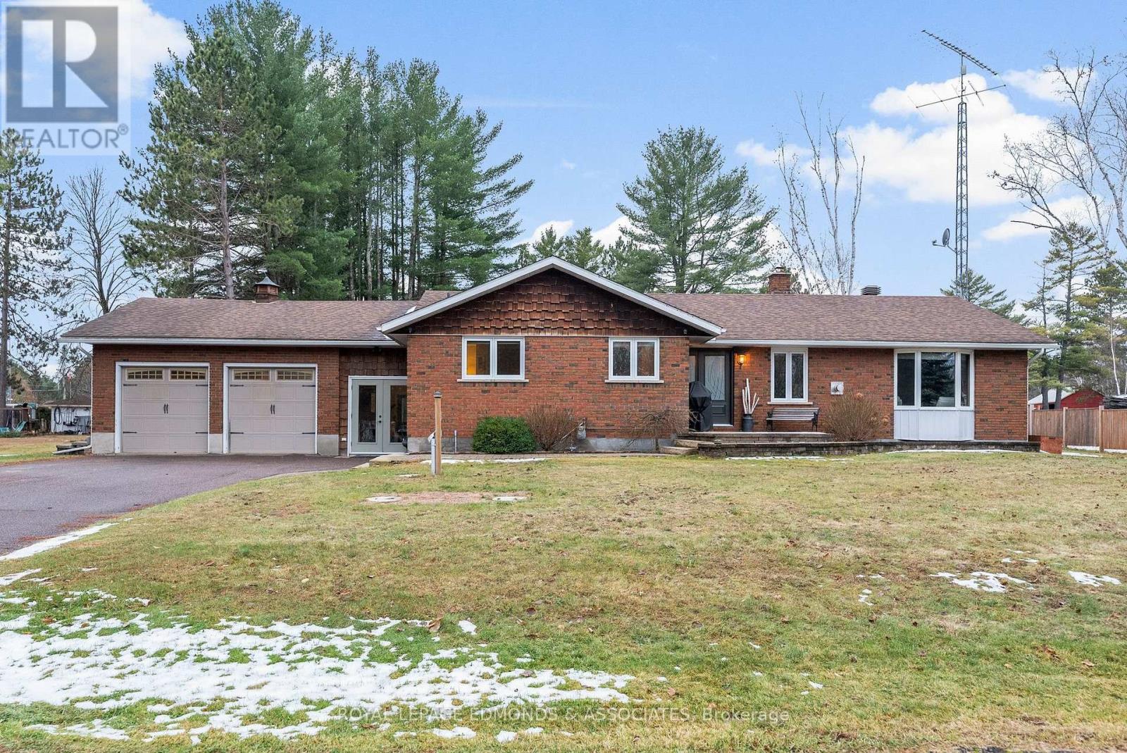 












40925 HIGHWAY 41

,
Laurentian Valley,




Ontario
K8A6W5


