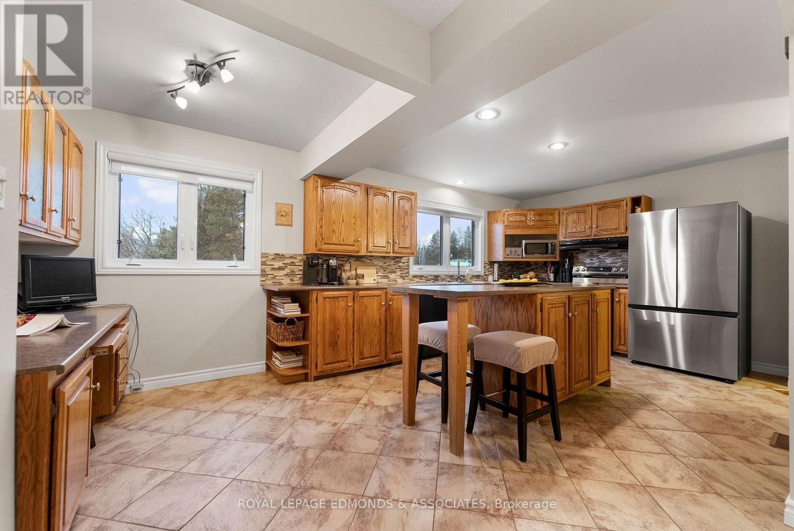 












40925 HIGHWAY 41

,
Laurentian Valley,




Ontario
K8A6W5

