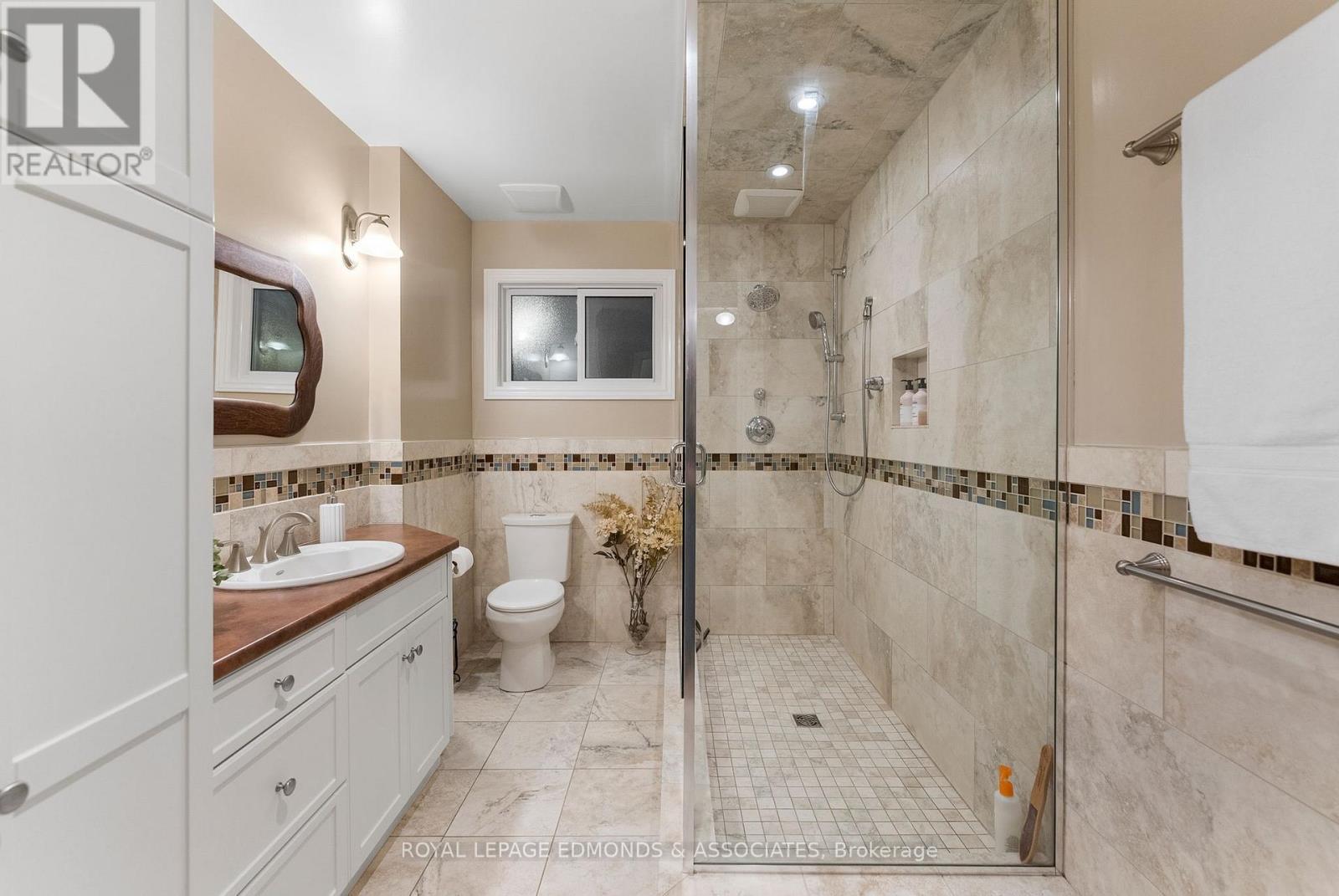 












40925 HIGHWAY 41

,
Laurentian Valley,




Ontario
K8A6W5

