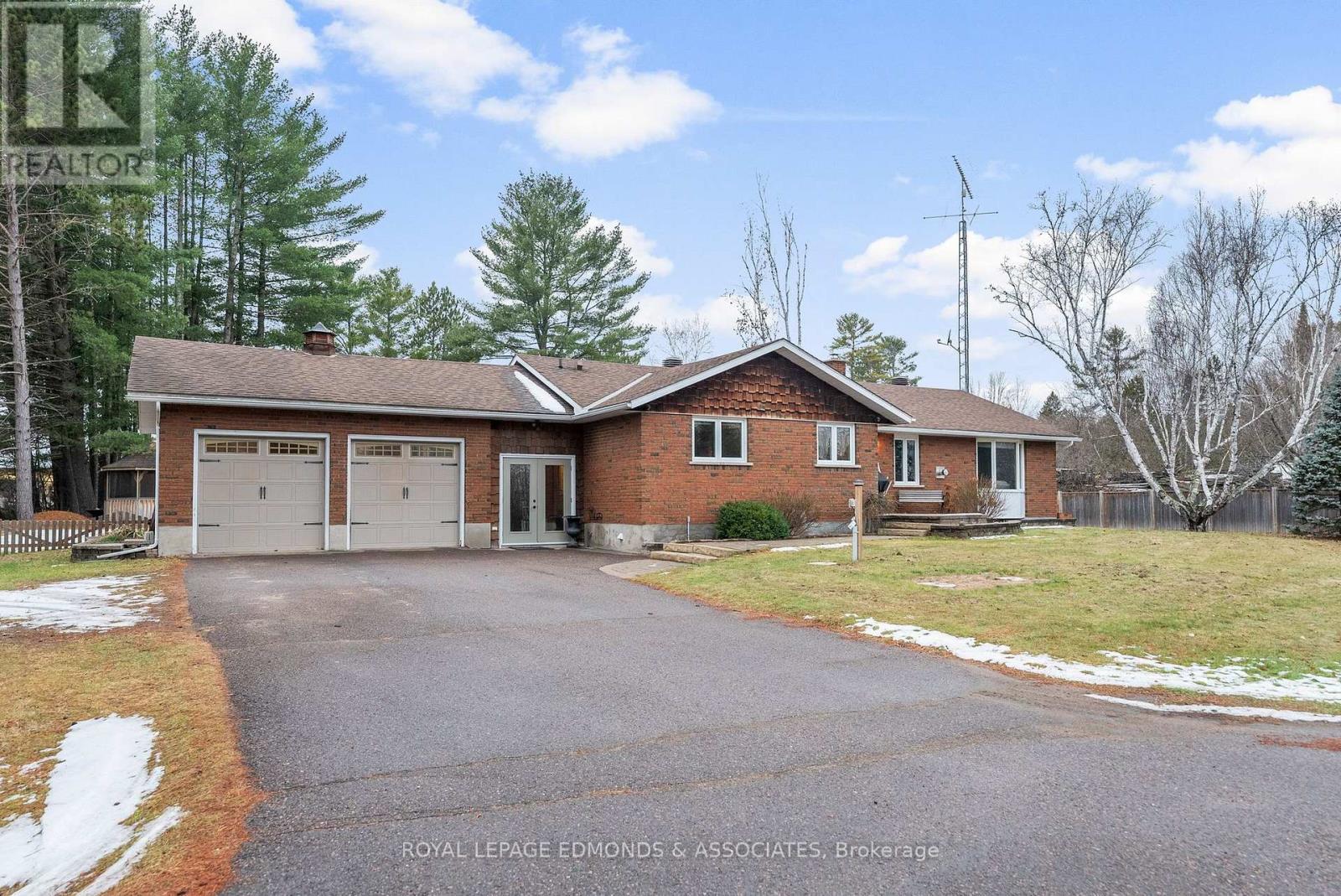 












40925 HIGHWAY 41

,
Laurentian Valley,




Ontario
K8A6W5

