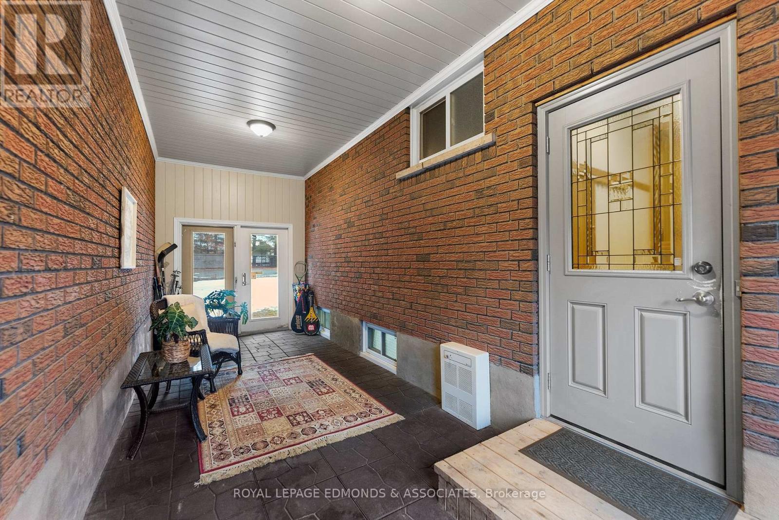 












40925 HIGHWAY 41

,
Laurentian Valley,




Ontario
K8A6W5

