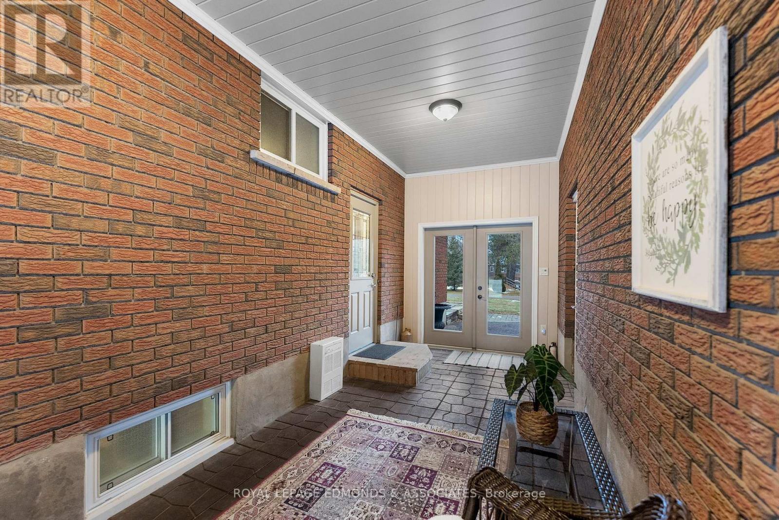 












40925 HIGHWAY 41

,
Laurentian Valley,




Ontario
K8A6W5

