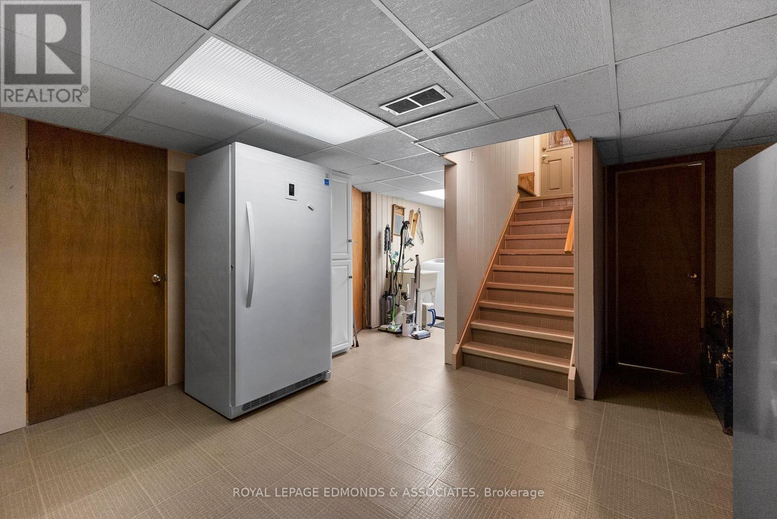 












40925 HIGHWAY 41

,
Laurentian Valley,




Ontario
K8A6W5

