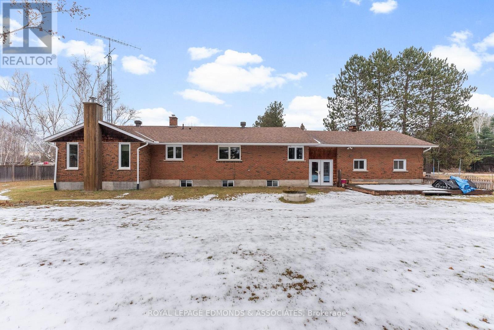 












40925 HIGHWAY 41

,
Laurentian Valley,




Ontario
K8A6W5

