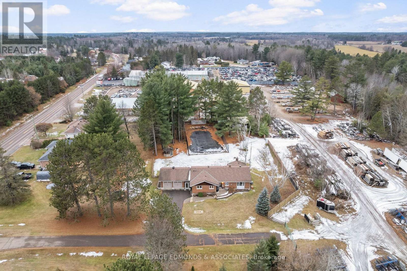 












40925 HIGHWAY 41

,
Laurentian Valley,




Ontario
K8A6W5

