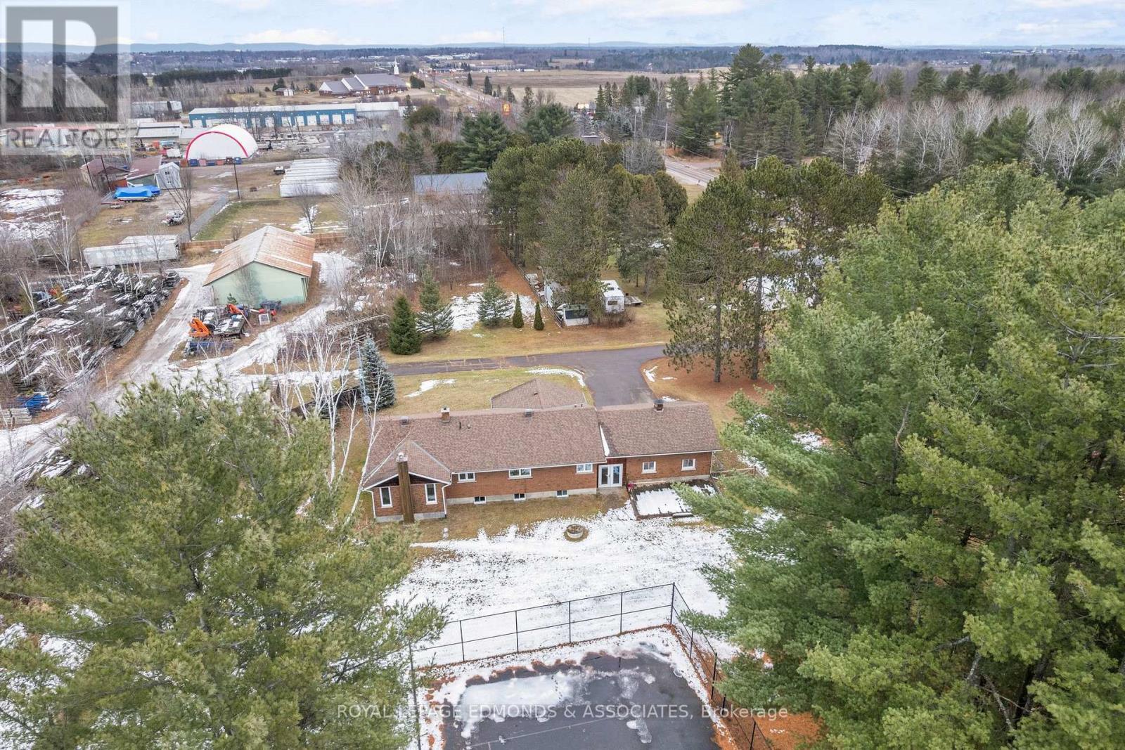 












40925 HIGHWAY 41

,
Laurentian Valley,




Ontario
K8A6W5

