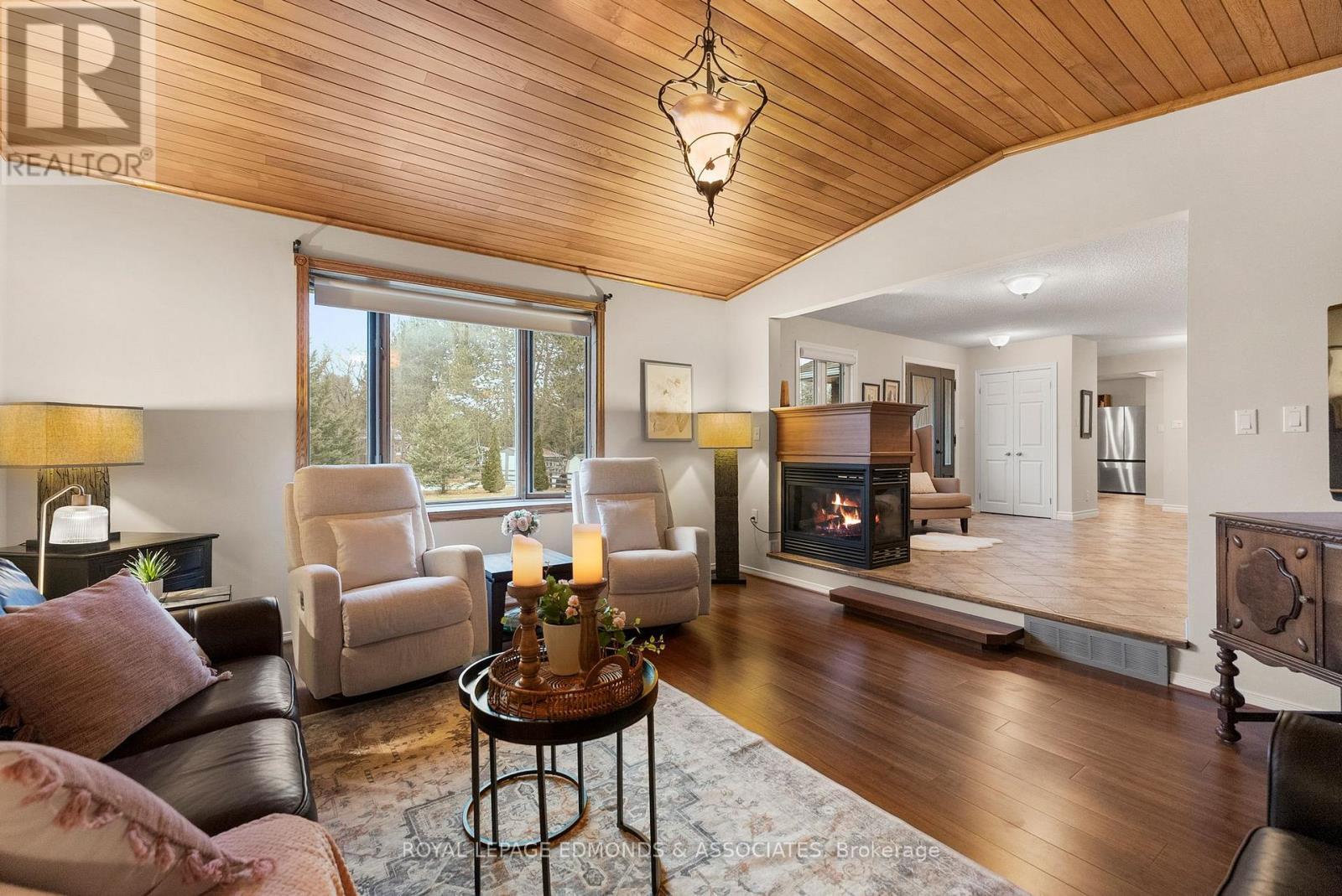 












40925 HIGHWAY 41

,
Laurentian Valley,




Ontario
K8A6W5

