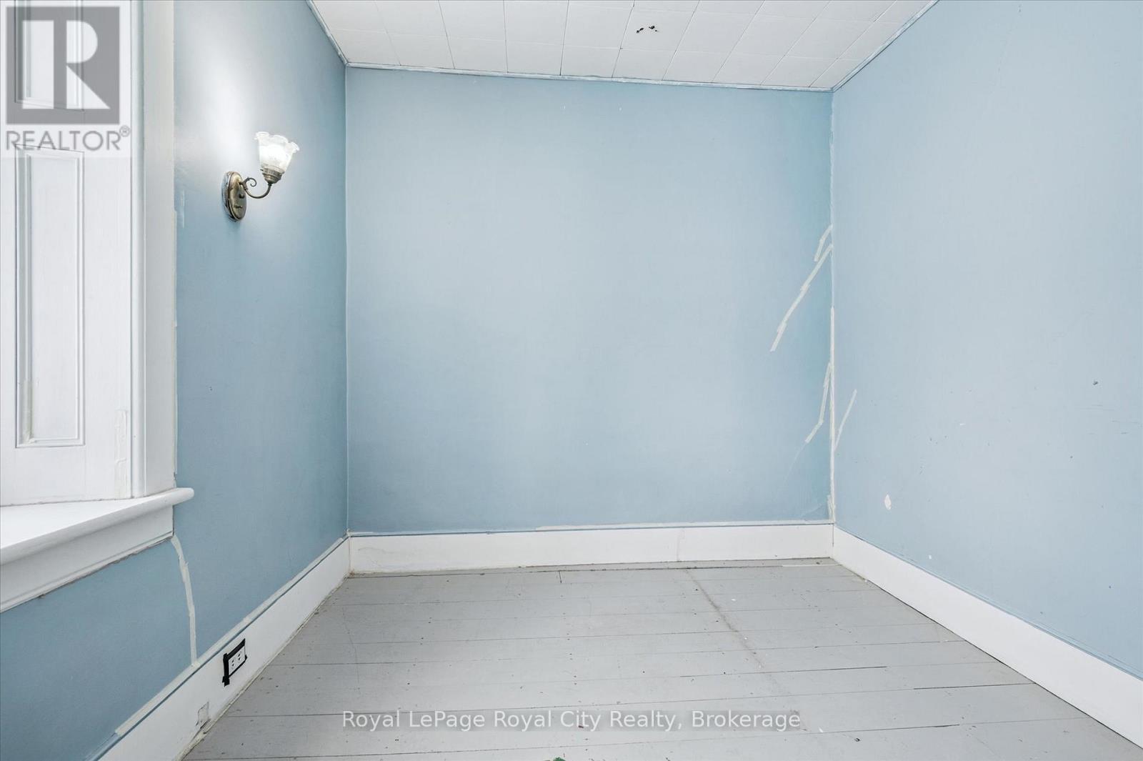 












5877 HIGHWAY 6 ROAD N

,
Centre Wellington,




Ontario
N1H6J2

