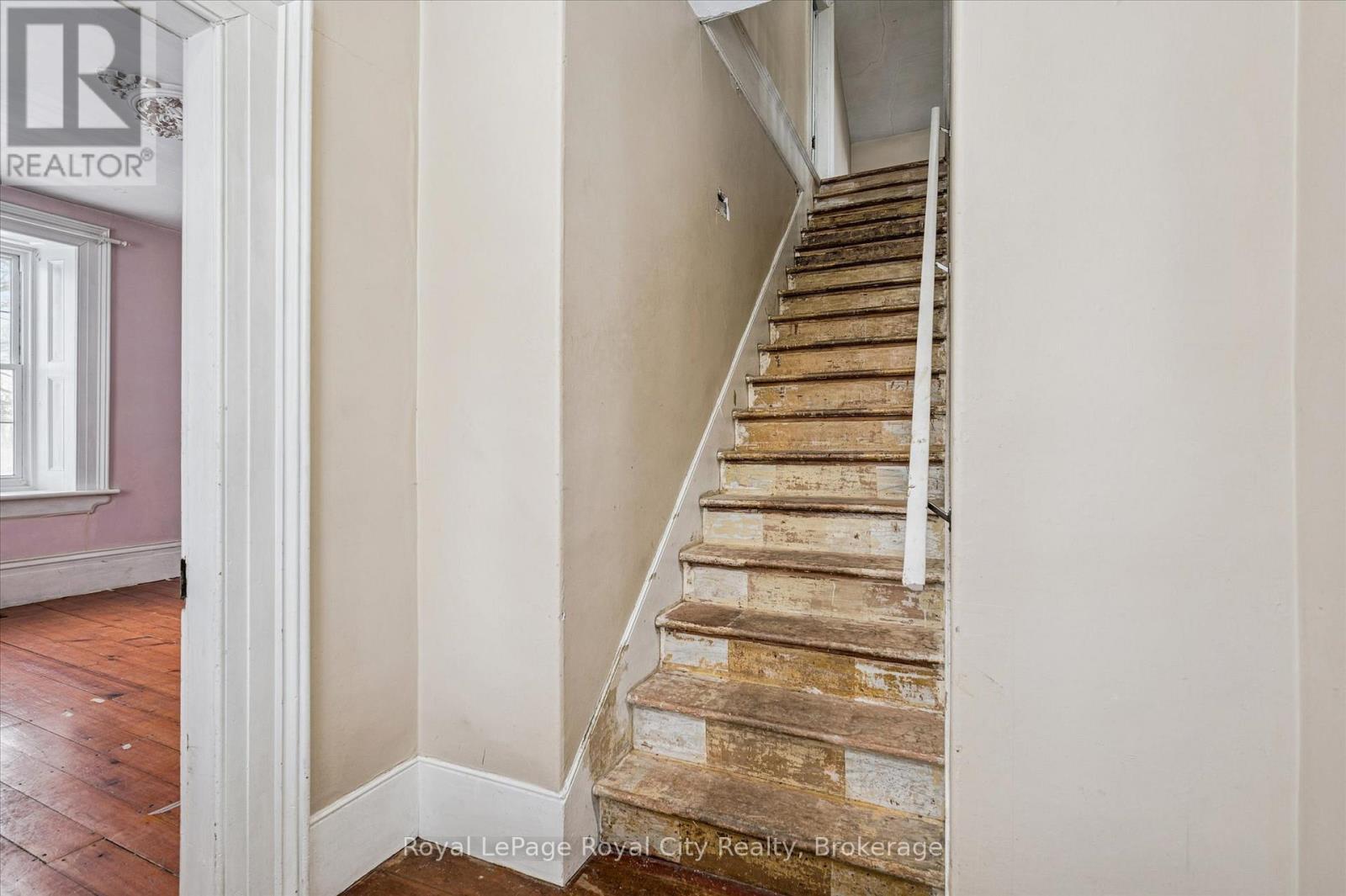 












5877 HIGHWAY 6 ROAD N

,
Centre Wellington,




Ontario
N1H6J2

