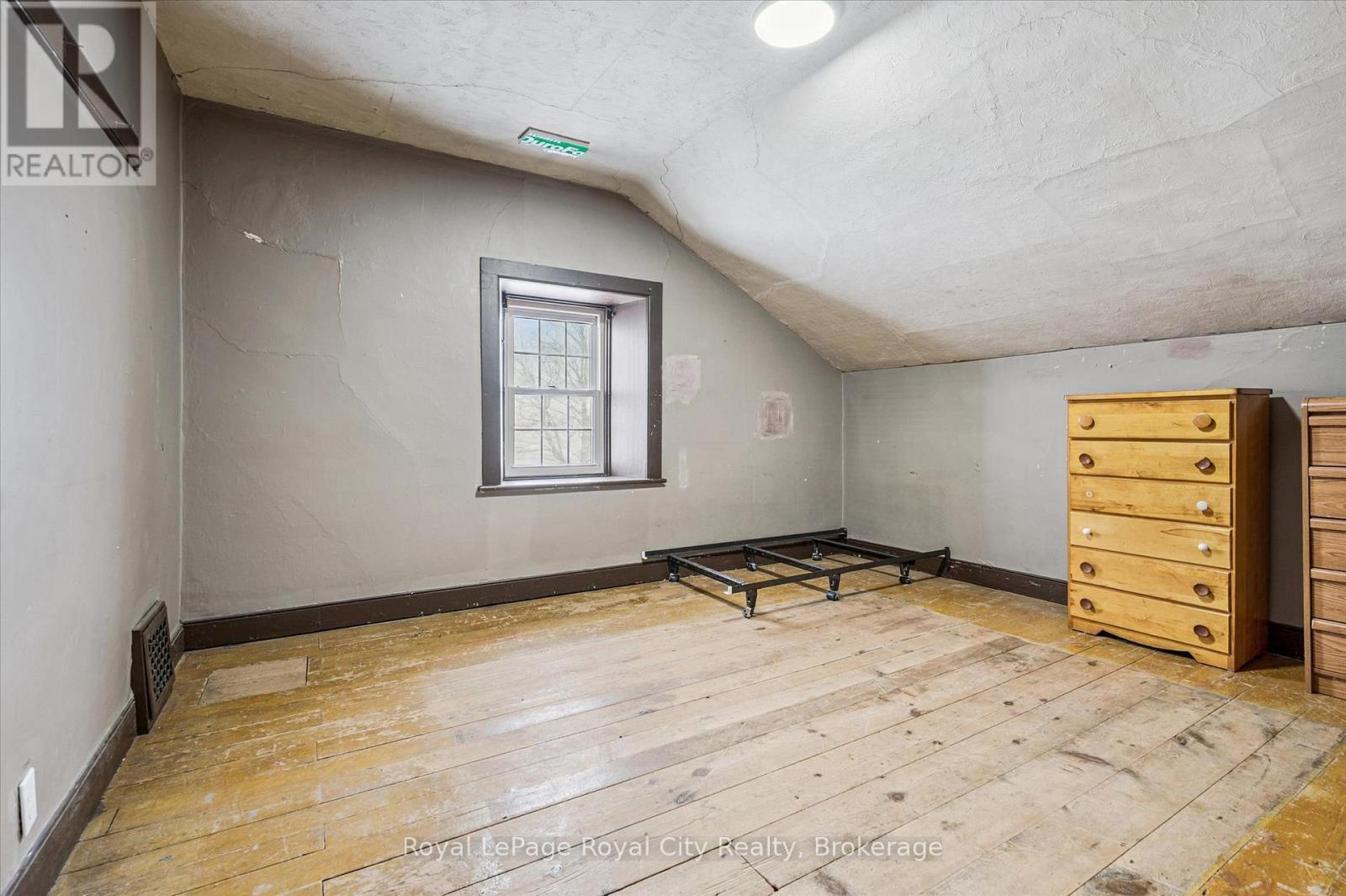 












5877 HIGHWAY 6 ROAD N

,
Centre Wellington,




Ontario
N1H6J2

