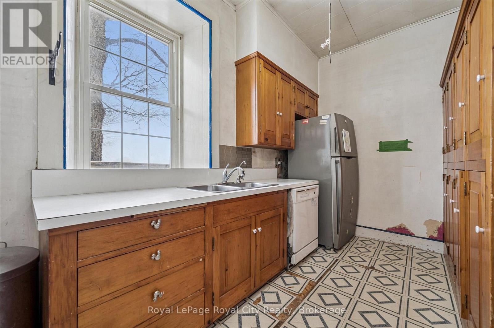 












5877 HIGHWAY 6 ROAD N

,
Centre Wellington,




Ontario
N1H6J2

