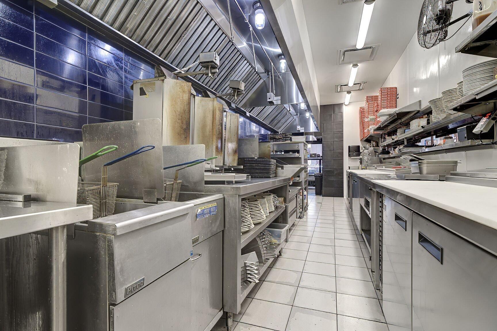 









105F


Av. Guindon

,
Saint-Sauveur,




QC
J0R1R6

