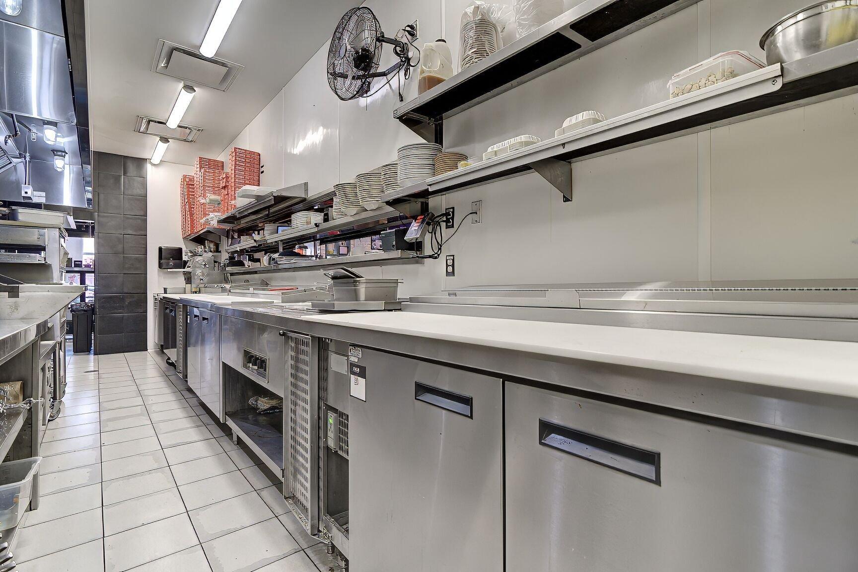 









105F


Av. Guindon

,
Saint-Sauveur,




QC
J0R1R6

