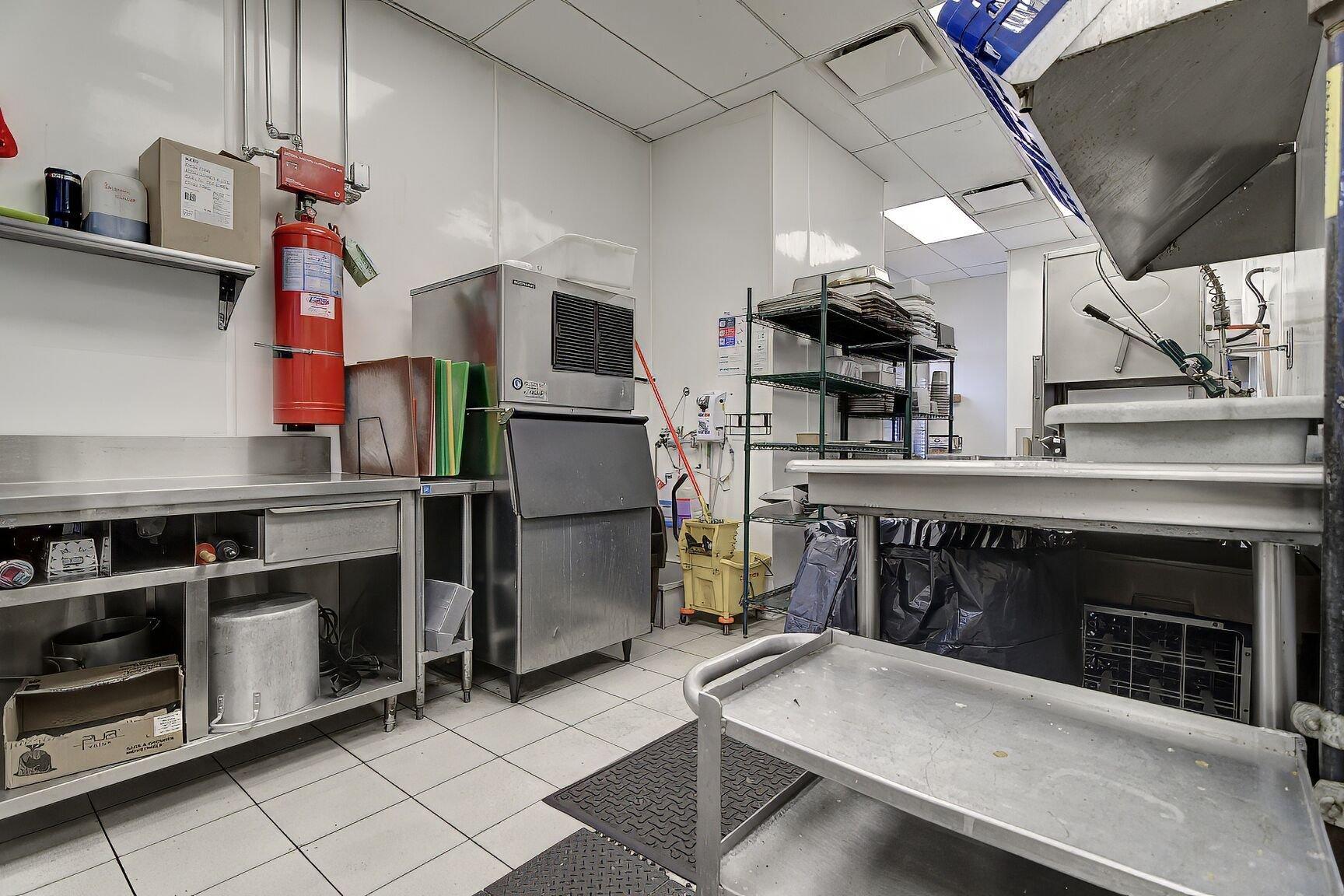 









105F


Av. Guindon

,
Saint-Sauveur,




QC
J0R1R6

