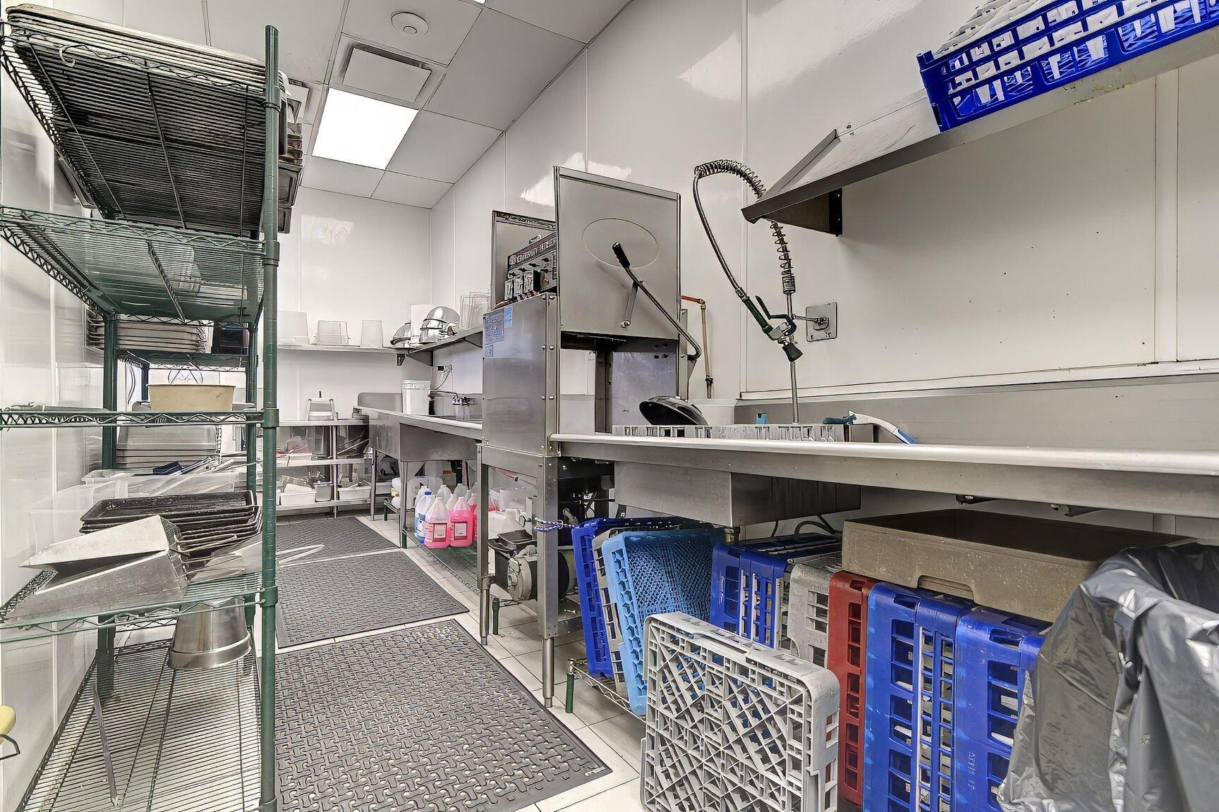 









105F


Av. Guindon

,
Saint-Sauveur,




QC
J0R1R6

