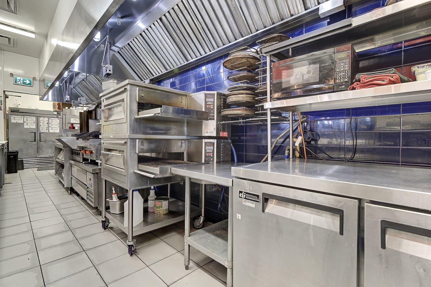 









105F


Av. Guindon

,
Saint-Sauveur,




QC
J0R1R6

