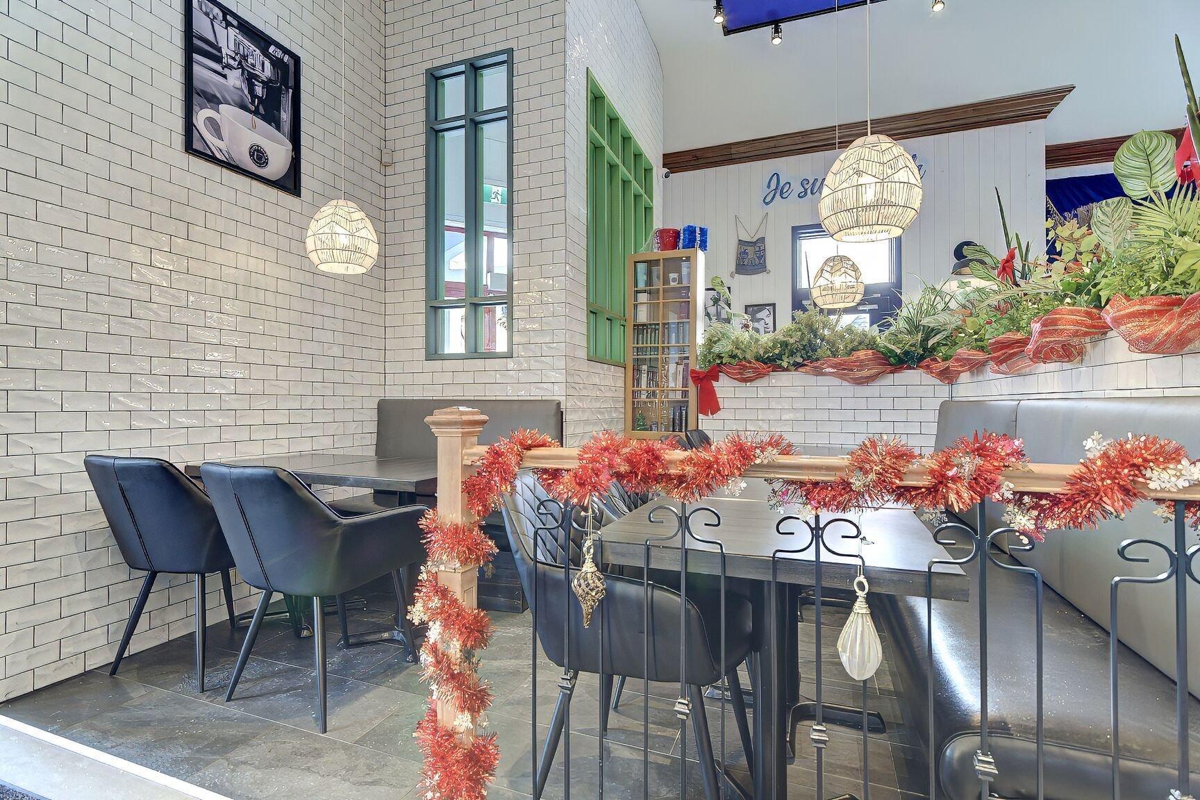 









105F


Av. Guindon

,
Saint-Sauveur,




QC
J0R1R6

