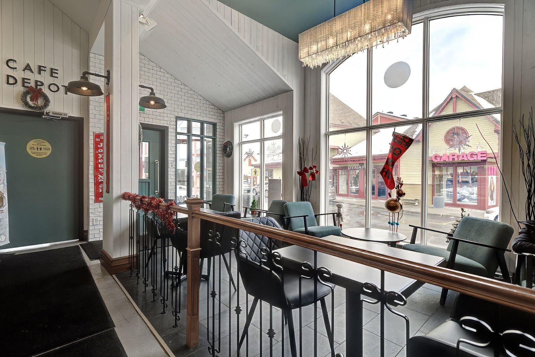 









105F


Av. Guindon

,
Saint-Sauveur,




QC
J0R1R6

