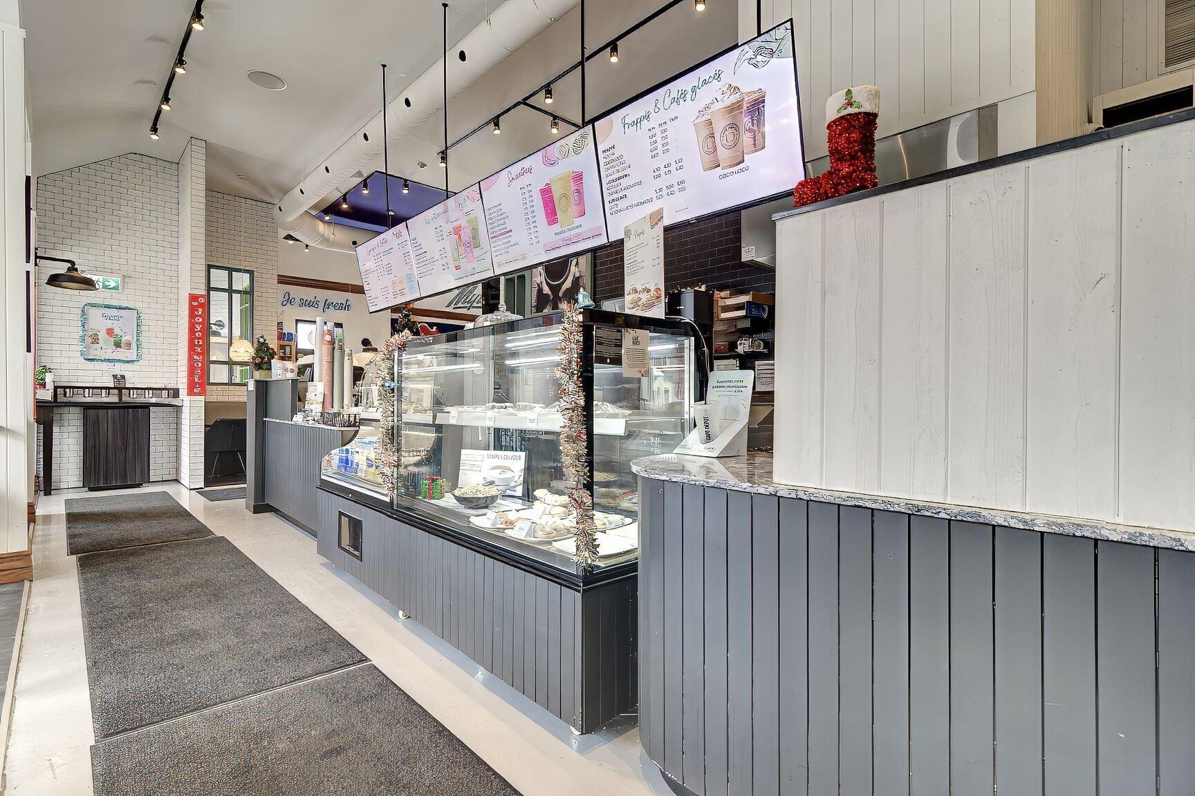 









105F


Av. Guindon

,
Saint-Sauveur,




QC
J0R1R6

