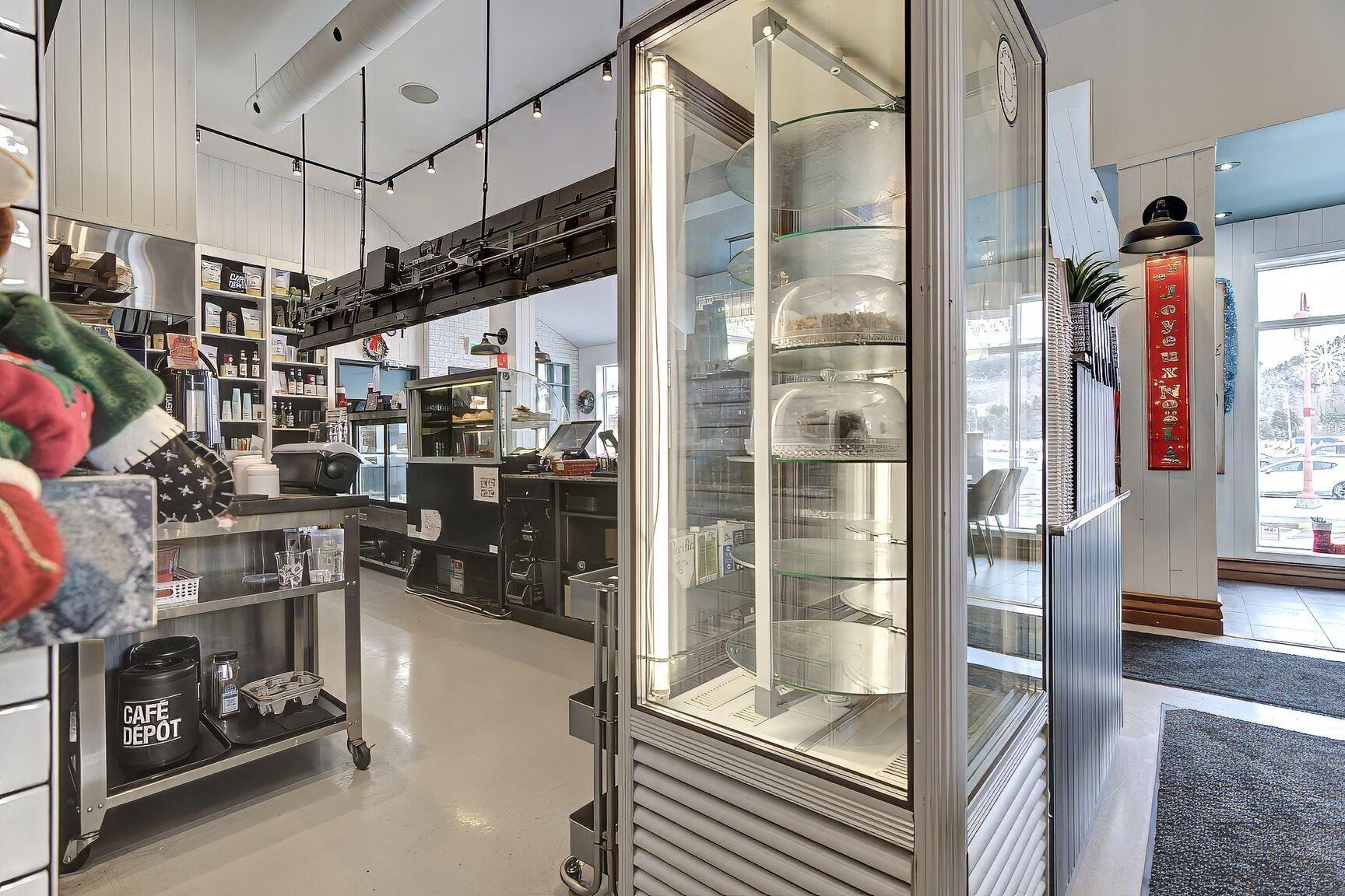 









105F


Av. Guindon

,
Saint-Sauveur,




QC
J0R1R6

