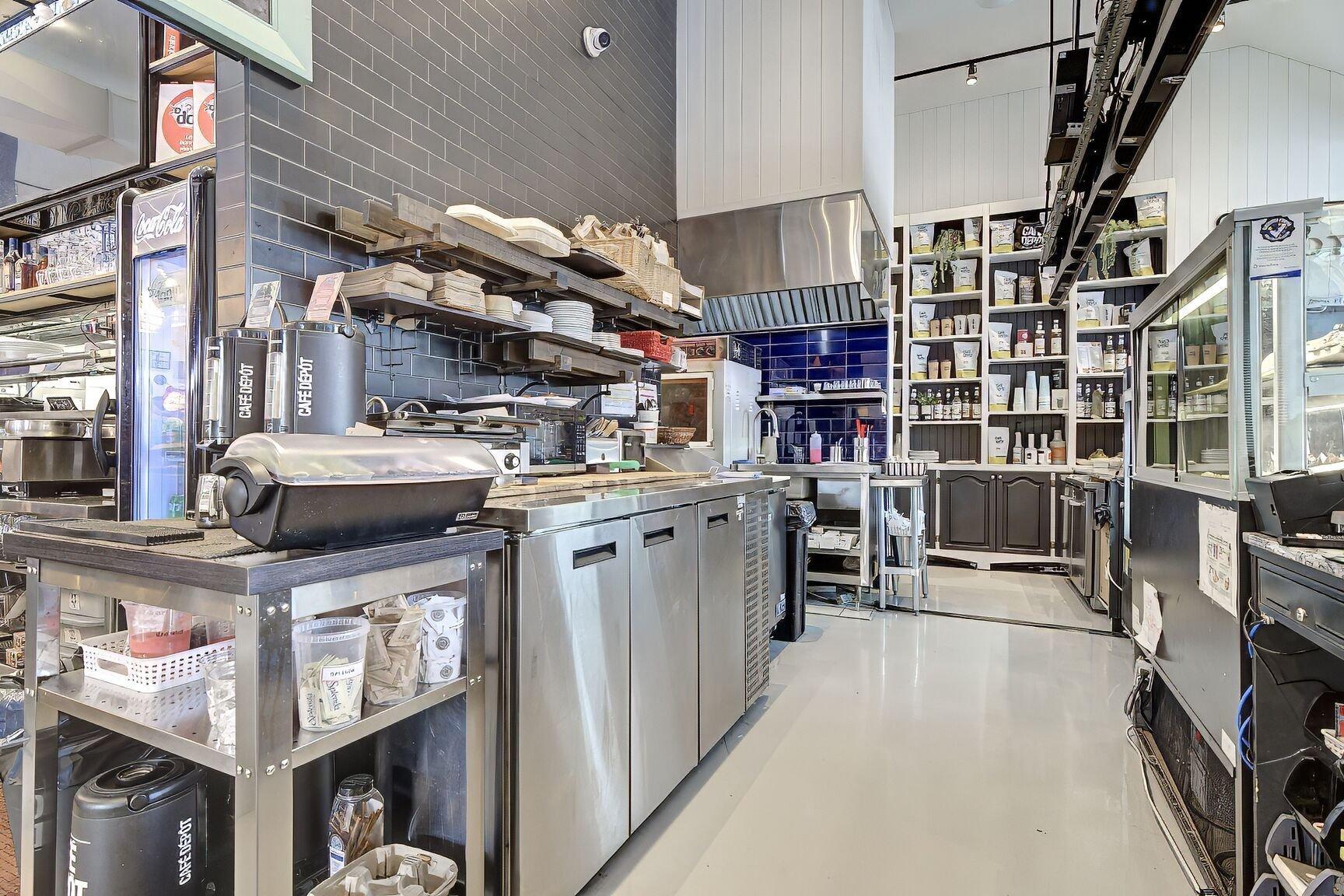 









105F


Av. Guindon

,
Saint-Sauveur,




QC
J0R1R6

